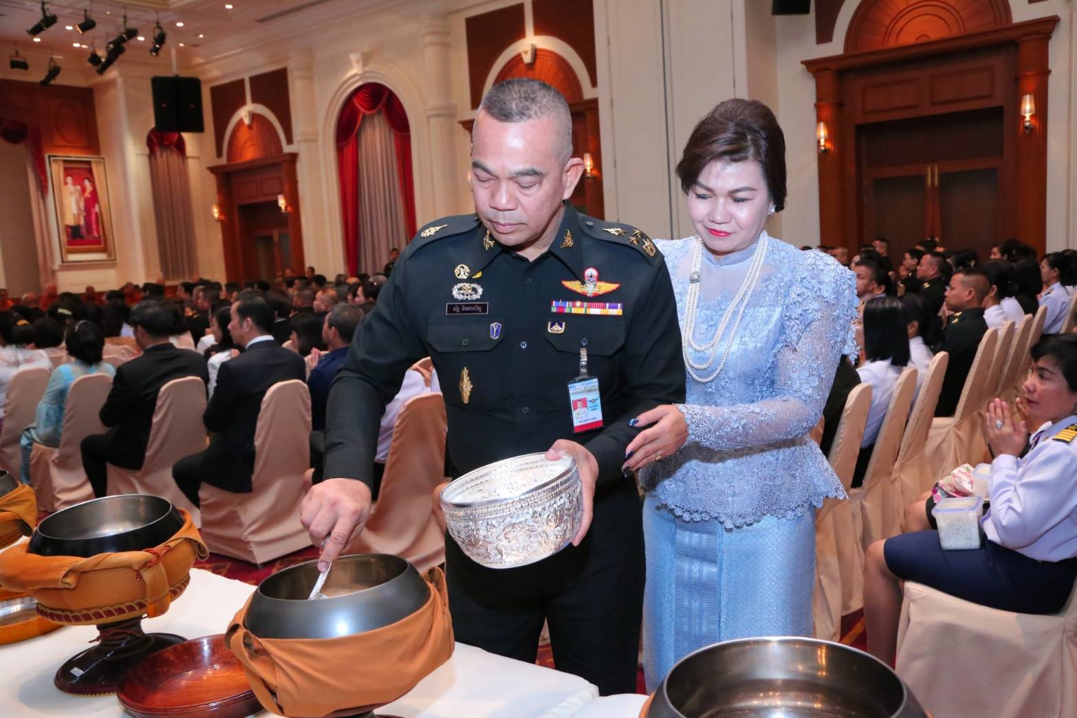 ๐๔๔ เมื่อวันที่ ๙ มกราคม ๒๕๖๒ คุณรมิดา อินทรเจริญ นายกสมาคมภริยาฯ พร้อมด้วยคณะกรรมการฯ ร่วมพิธีทำบุญตักบาตร เนื่องในเทศกาลวันขึ้นปีใหม่ พุทธศักราช ๒๕๖๒ เพื่อความเป็นสิริมงคลแก่กำลังพลของ สป. ณ ห้องพินิตประชานาถ ในศาลาว่าการกลาโหม กรุงเทพฯ