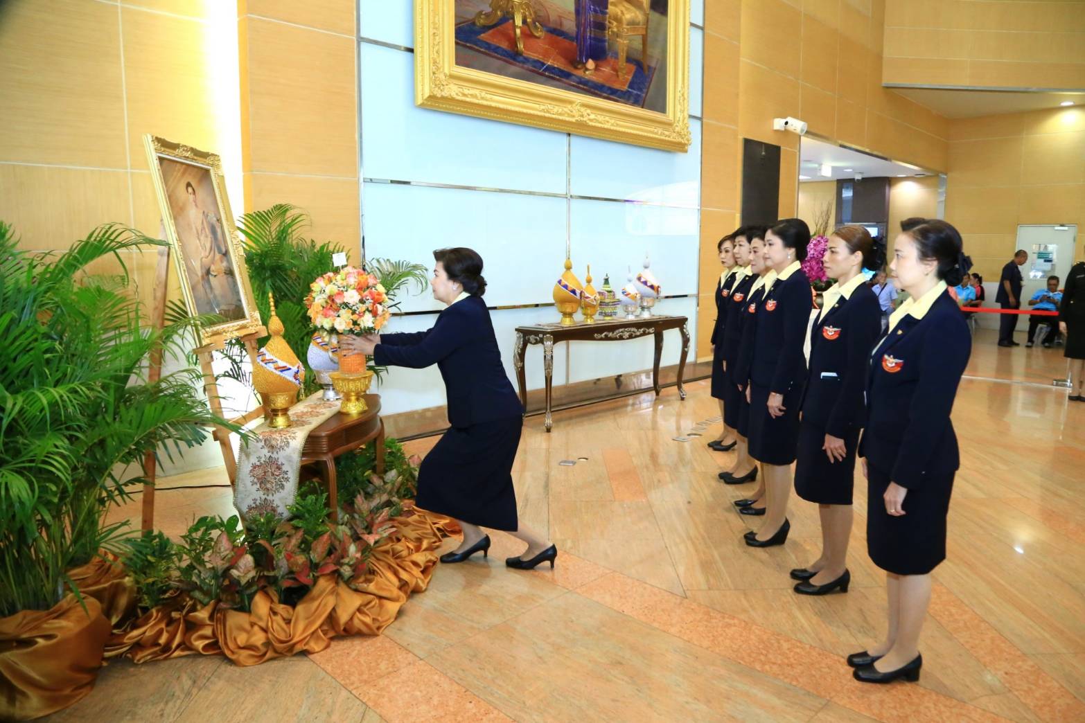 ๐๕๒ เมื่อวันที่ ๖ กุมภาพันธ์ ๒๕๖๒ นายกสมาคมภริยาฯ พร้อมด้วยคณะกรรมการสมาคมฯ ร่วมลงนามถวายพระ...