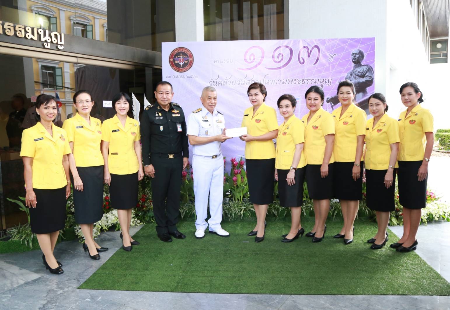 ๑๑๙ เมื่อวันพฤหัสบ​ดีที่​ ๑๒​ กันยายน​ ๒๕๖๒​ คุณ​ร​มิ​ดา​ อิ​นทร​เจริญ​นายก​สมาคม​ภริยา​ข้าราชกา...
