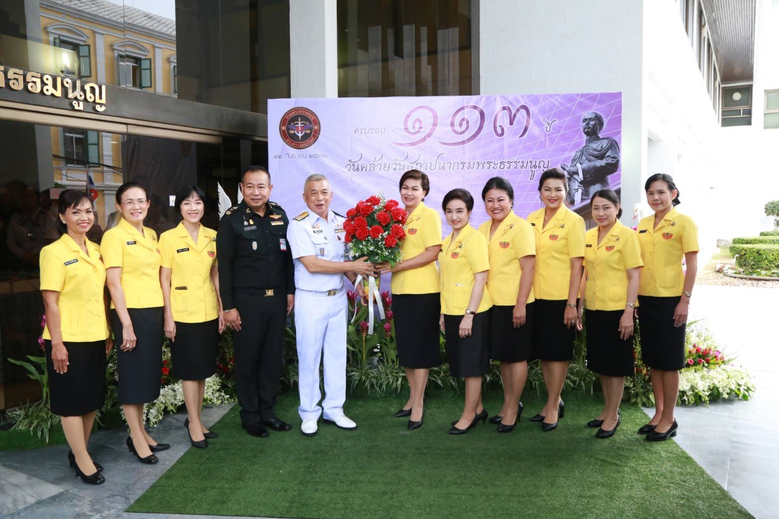 ๑๑๙ เมื่อวันพฤหัสบดีที่ ๑๒ กันยายน ๒๕๖๒ คุณรมิดา อินทรเจริญนายกสมาคมภริยาข้าราชการสำนักงานปลัดกระทรวงกลาโหม พร้อมด้วยคณะกรรมการสมาคมฯ