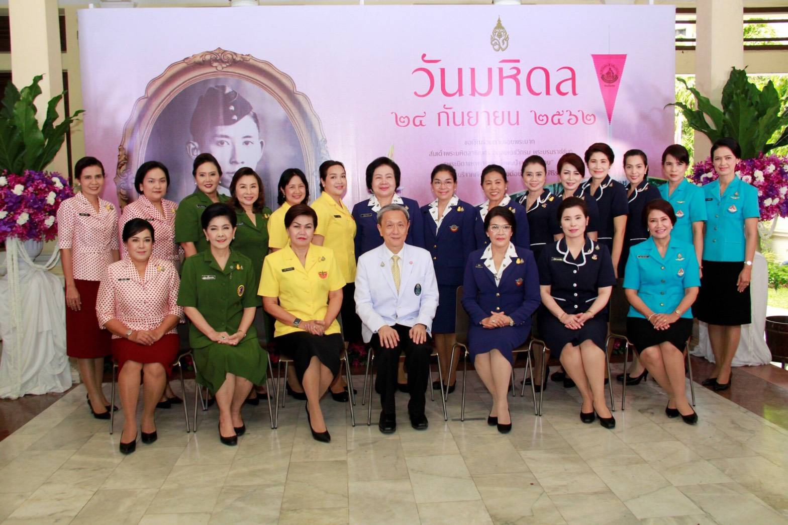 ๑๑๖ เมื่อวันที่ ๒ กันยายน ๒๕๖๒ คุณรมิดา อินทรเจริญ นายกสมาคมภริยาฯ พร้อมด้วยคณะกรรมการฯ ร่วมบันทึกเทปบริจาคเงินสมทบทุนช่วยเหลือผู้ป่วยด้อยโอกาสของโรงพยาบาลศิริราช เนื่องในวันมหิดล (๒๔ กันยายน) ณ ตึกอำนวยการ ชั้น ๑ โรงพยาบาลศิริราช