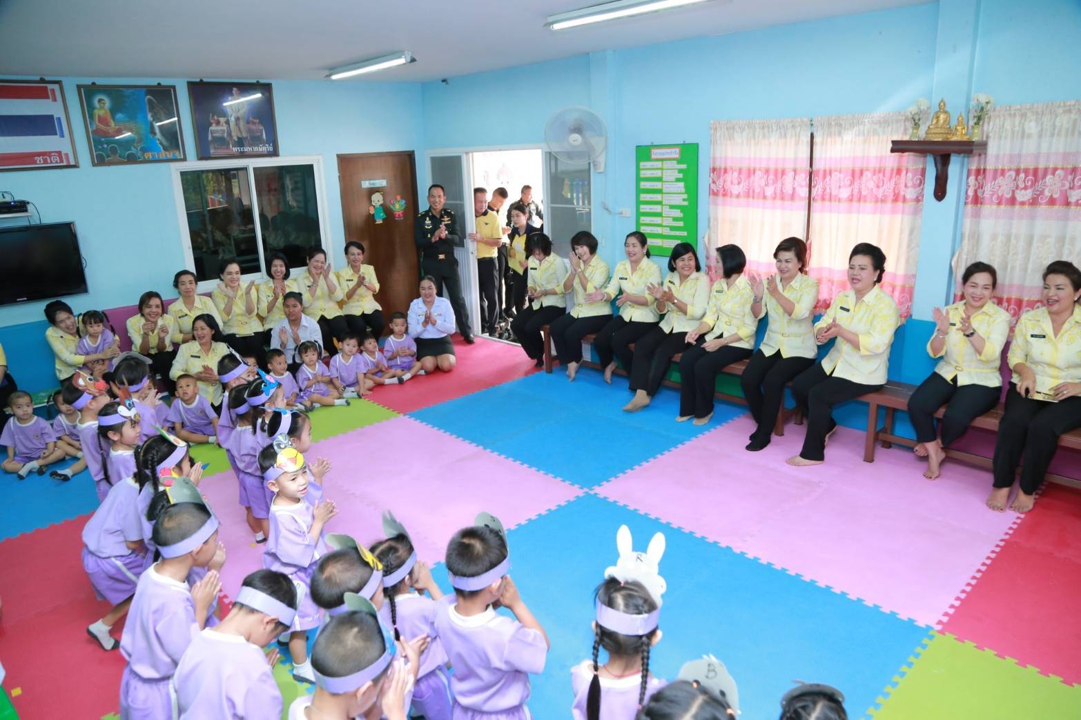 ๐๖๒ เมื่อวันที่ ๖ มีนาคม ๒๕๖๒ นายกสมาคมภริยาฯ พร้อมด้วยคณะกรรมการสมาคมฯ เดินทางไปตรวจเยี่ยมโครงการต่างๆของสมาคมฯ กรมการพลังงานทหาร ศูนย์การอุตสาหกรรมป้องกันประเทศและพลังงานทหาร อำเภอฝาง จังหวัดเชียงใหม่