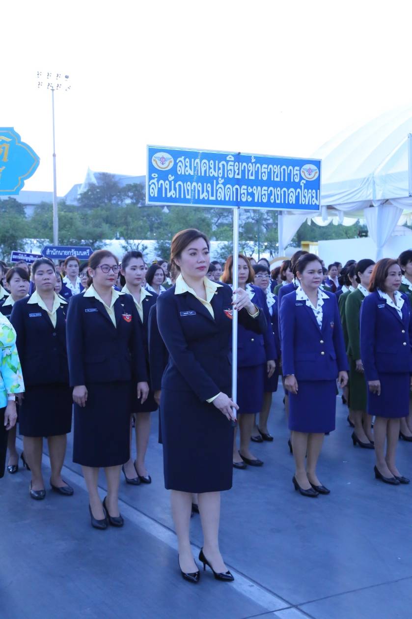๐๒๘ เมื่อวันพุธที่ ๕ ธันวาคม ๒๕๖๑  นายกสมาคมฯ นำคณะกรรมการสมาคมฯและสมาชิกวิสามัญฯ ร่วมกิจกรรมเดินริ้วขบวน ถวายพานพุ่มดอกไม้
