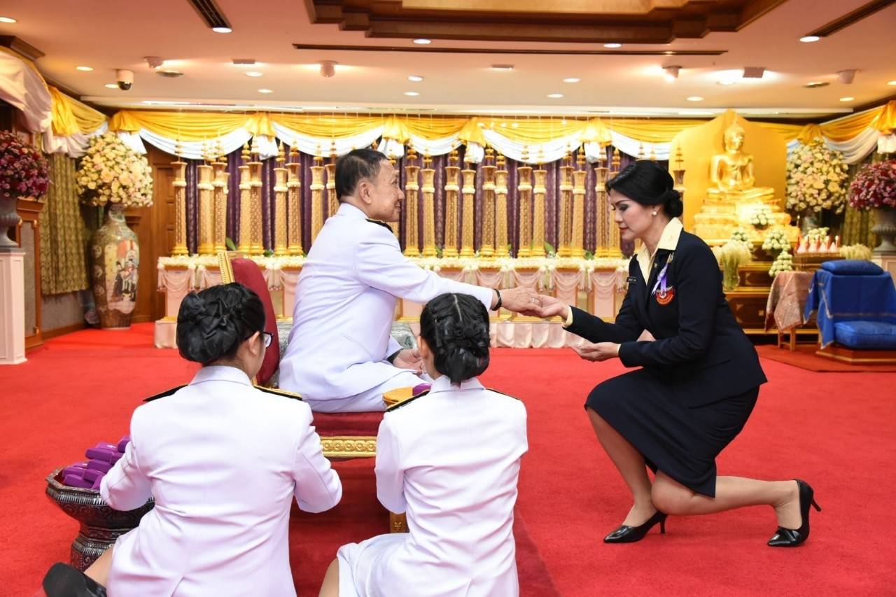 ๐๙๔ เมื่อวันที่ ๑๑ กรกฎาคม ๒๕๖๒ คุณยุคลธร เกษโกวิท อุปนายกสมาคมภริยาฯ เป็นผู้แทนนายกสมาคมฯ พร้อมด้วยคณะกรรมการฯ ร่วมพิธีบำเพ็ญพระกุศลถวายต้นเทียนพรรษา ซึ่งพระเจ้าวรวงศ์เธอ พระองค์เจ้าโสมสวลี กรมหมื่นสุทธนารีนาถ โปรดให้หม่อมราชวงศ์สมลาภ กิติยากร เป็นผู้แทนพระองค์ ในการบำเพ็ญพระกุศลถวายต้นเทียนพรรษา ณ วัดอาวุธวิกสิตาราม เขตบางพลัด กรุงเทพมหานคร
