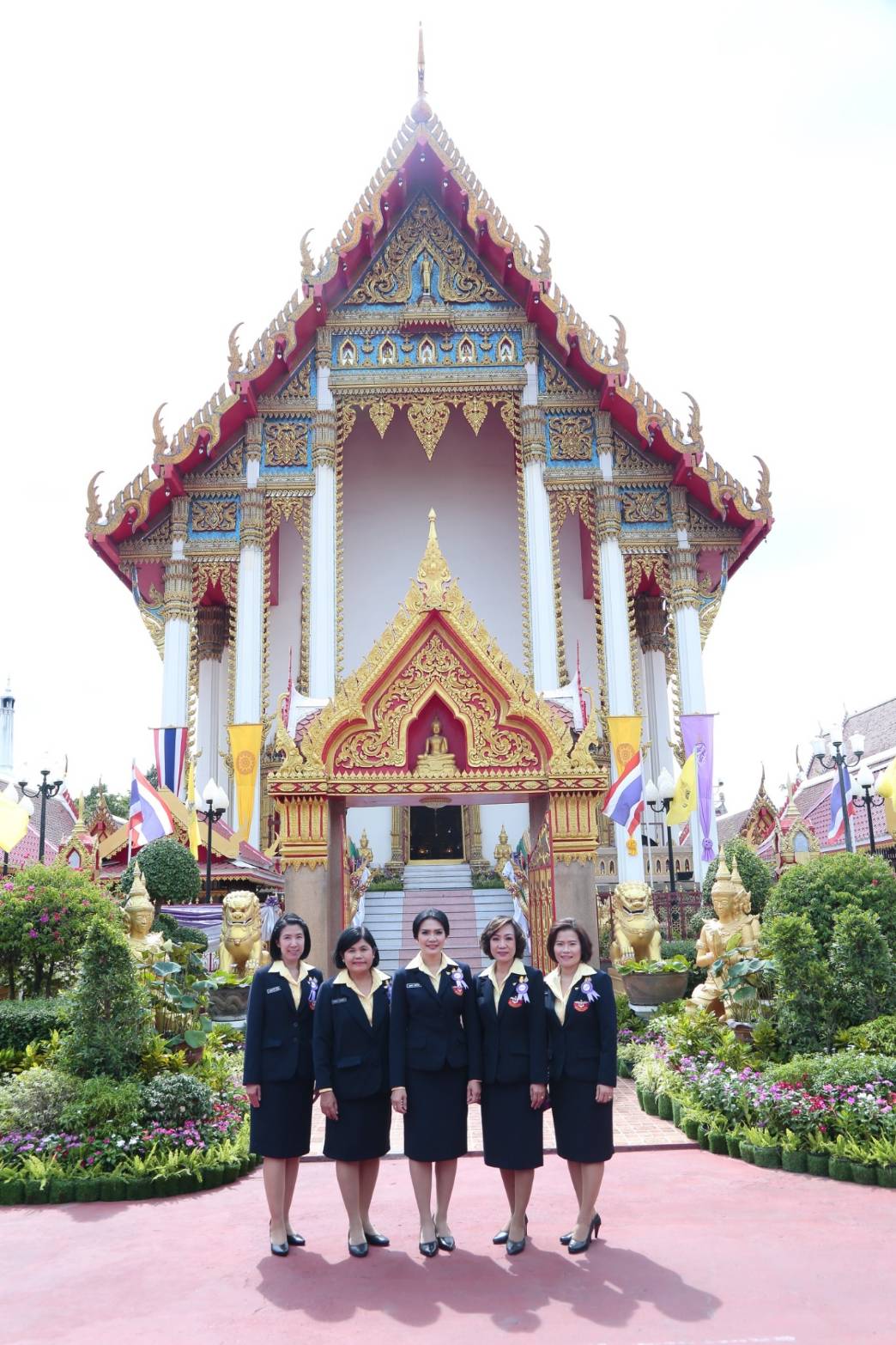 ๐๙๔ เมื่อวันที่ ๑๑ กรกฎาคม ๒๕๖๒ คุณยุคลธร เกษโกวิท อุปนายกสมาคมภริยาฯ เป็นผู้แทนนายกสมาคมฯ พร้อมด้วยคณะกรรมการฯ ร่วมพิธีบำเพ็ญพระกุศลถวายต้นเทียนพรรษา ซึ่งพระเจ้าวรวงศ์เธอ พระองค์เจ้าโสมสวลี กรมหมื่นสุทธนารีนาถ โปรดให้หม่อมราชวงศ์สมลาภ กิติยากร เป็นผู้แทนพระองค์ ในการบำเพ็ญพระกุศลถวายต้นเทียนพรรษา ณ วัดอาวุธวิกสิตาราม เขตบางพลัด กรุงเทพมหานคร