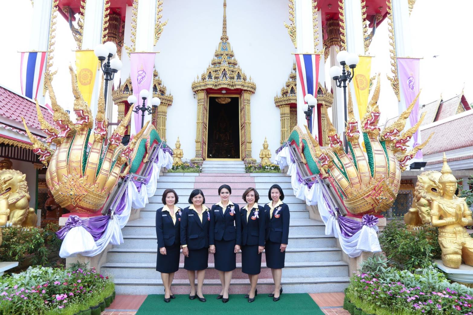 ๐๙๔ เมื่อวันที่ ๑๑ กรกฎาคม ๒๕๖๒ คุณยุคลธร เกษโกวิท อุปนายกสมาคมภริยาฯ เป็นผู้แทนนายกสมาคมฯ พร้อมด้วยคณะกรรมการฯ ร่วมพิธีบำเพ็ญพระกุศลถวายต้นเทียนพรรษา ซึ่งพระเจ้าวรวงศ์เธอ พระองค์เจ้าโสมสวลี กรมหมื่นสุทธนารีนาถ โปรดให้หม่อมราชวงศ์สมลาภ กิติยากร เป็นผู้แทนพระองค์ ในการบำเพ็ญพระกุศลถวายต้นเทียนพรรษา ณ วัดอาวุธวิกสิตาราม เขตบางพลัด กรุงเทพมหานคร