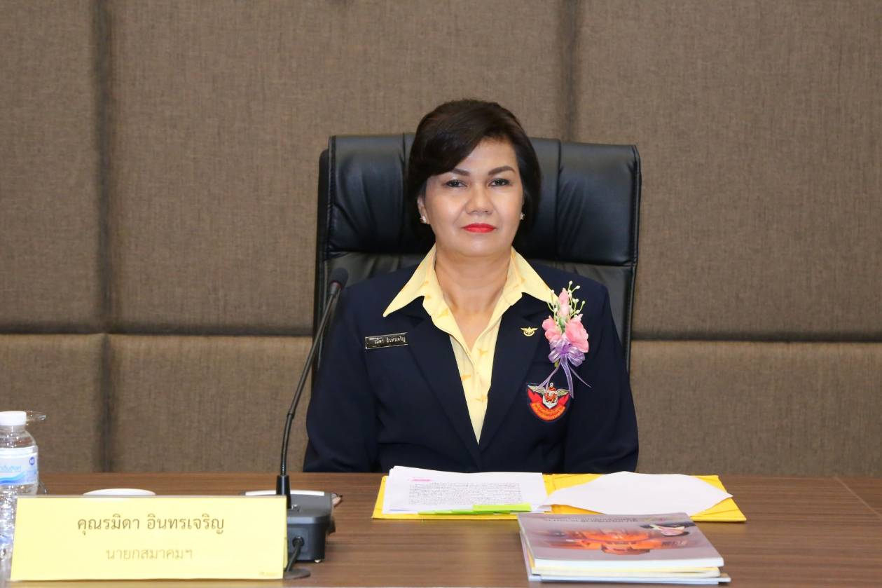 ๐๐๕ เมื่อวันที่ ๑๑ ตุลาคม ๒๕๖๑ นายกสมาคมภริยาฯ เป็นประธานการประชุมใหญ่สามัญประจำปี ๒๕๖๒ ณ ห้องประชุม ชั้น ๖ อาคารสำนักงานปลัดกระทรวงกลาโหม (พื้นที่ถนนศรีสมาน)