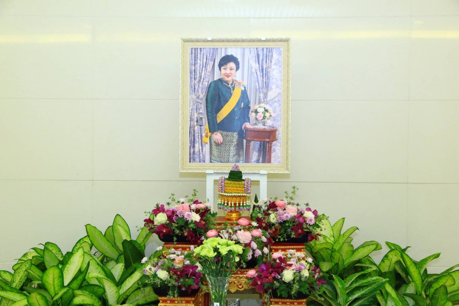 ๐๕๓ เมื่อวันที่ ๖ กุมภาพันธ์ ๒๕๖๒ นายกสมาคมภริยาฯ พร้อมด้วยคณะกรรมการฯ ร่วมลงนามถวายพระพรช...