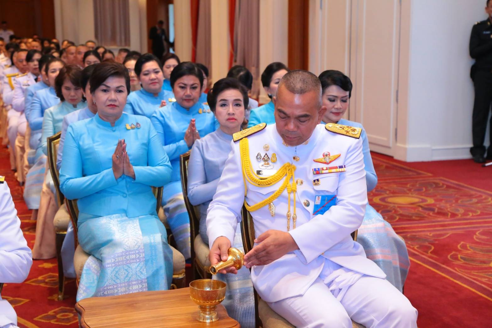 ๑๑๐ เมื่อวันที่ ๑๒ สิงหาคม ๒๕๖๒ คุณรมิดา อินทรเจริญ นายกสมาคมภริยาฯ พร้อมด้วยคณะกรรมการสมาคมฯ ร่วมกิจกรรมเฉลิมพระเกียรติ พิธีเจริญพระพุทธมนต์ถวายพระพรชัยมงคล พิธีทำบุญตักบาตรพระสงฆ์และสามเณร ถวายพระราชกุศล และพิธีลงนามถวายพระพรชัยมงคล เนื่องใน วันเฉลิมพระชนมพรรษา สมเด็จพระนางเจ้าสิริกิติ์ พระบรมราชินีนาถ พระบรมราชชนนีพันปีหลวง ๘๗ พรรษา ณ ห้องพินิตประชานาถ ในศาลาว่าการกลาโหม