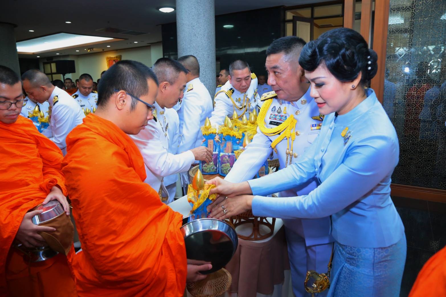 ๑๑๐ เมื่อวันที่ ๑๒ สิงหาคม ๒๕๖๒ คุณรมิดา อินทรเจริญ นายกสมาคมภริยาฯ พร้อมด้วยคณะกรรมการสมาคมฯ ร่วมกิจกรรมเฉลิมพระเกียรติ พิธีเจริญพระพุทธมนต์ถวายพระพรชัยมงคล พิธีทำบุญตักบาตรพระสงฆ์และสามเณร ถวายพระราชกุศล และพิธีลงนามถวายพระพรชัยมงคล เนื่องใน วันเฉลิมพระชนมพรรษา สมเด็จพระนางเจ้าสิริกิติ์ พระบรมราชินีนาถ พระบรมราชชนนีพันปีหลวง ๘๗ พรรษา ณ ห้องพินิตประชานาถ ในศาลาว่าการกลาโหม