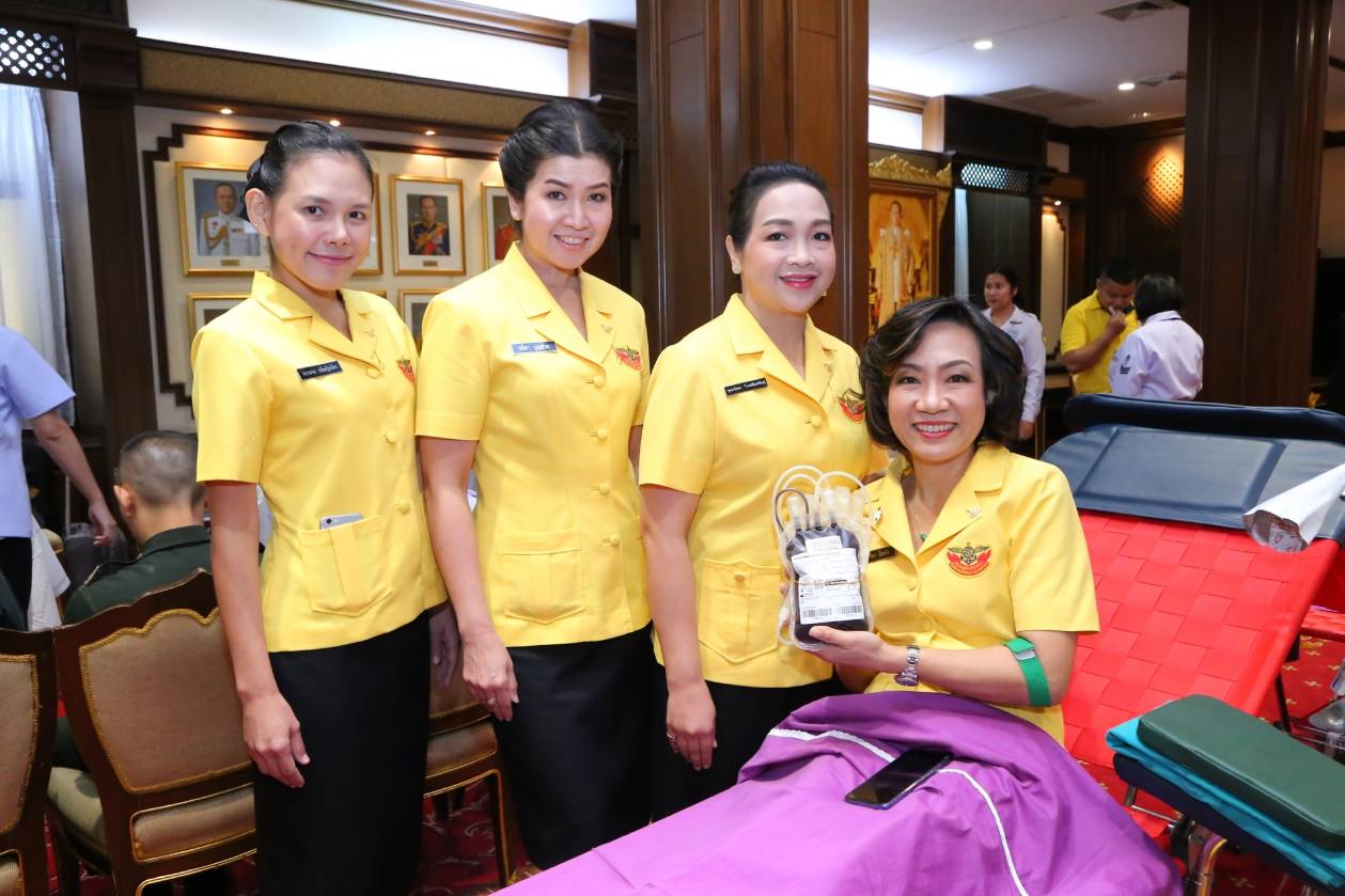 ๐๒๙ เมื่อวันพฤหัสบดีที่ ๖ ธันวาคม ๒๕๖๑ คุณพุทธรักษา โรจน์พิมพ์พันธ์ุ เป็นผู้แทนนายกสมาคมภริยาฯ พร้อมด้วยคณะกรรมการสมาคมฯ ร่วมกิจกรรมบริจาคโลหิตถวายเป็นพระราชกุศลแด่ พระบาทสมเด็จพระปรมินทรมหาภูมิพลอดุลยเดช บรมนาถบพิตร เนื่องในโอกาสวันเฉลิมพระชนมพรรษา ๕ ธันวาคม ๒๕๖๑ ณ ห้องสุรศักดิ์มนตรี ในศาลาว่าการกลาโหม กรุงเทพฯ