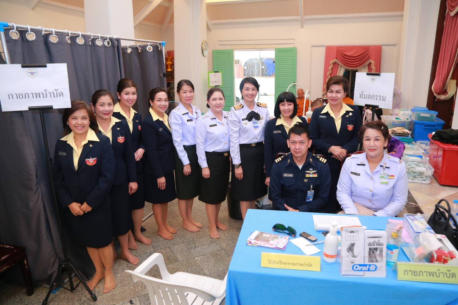 ๐๗๓ เมื่อวันอังคารที่ ๒๓ เมษายน ๒๕๖๒ นายกสมาคมภริยาฯ พร้อมด้วยคณะกรรมการสมาคมฯ ร่วมกิจกรรมบริบาลพระภิกษุสงฆ์และกิจกรรมจิตอาสา ซึ่งสมาคมฯร่วมกับสนพ.สสน.สป.จัดขึ้นเพื่อเฉลิมพระเกียรติสมเด็จพระเจ้าอยู่หัวมหาวชิราลงกรณ บดินทรเทพยวรางกูร เนื่องในโอกาสพระราชพิธีบรมราชาภิเษก ณ วัดสุทัศนเทพวรารามราชวรมหาวิหาร กรุงเทพฯ
