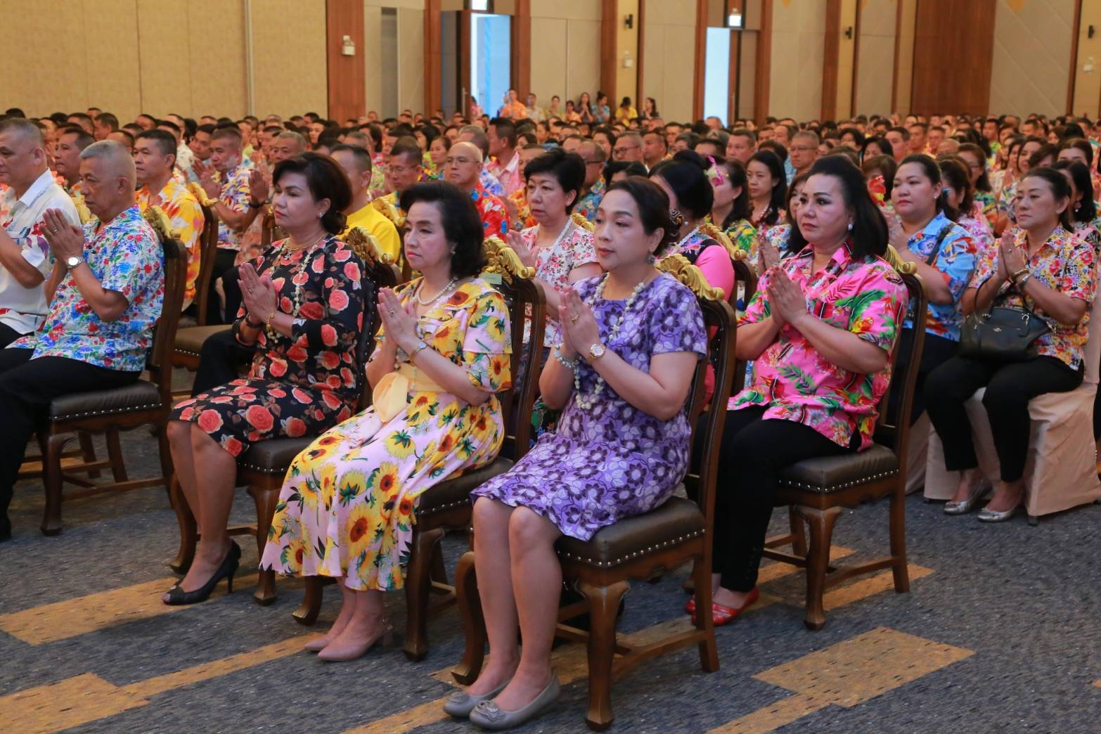 ๐๖๙ เมื่อวันที่ ๑๑ เมษายน ๒๕๖๒ นายกสมาคมภริยาฯ พร้อมด้วยคณะกรรมการฯ ร่วมกิจกรรมเนื่องในโอกาสประเพณีวันสงกรานต์ ประจำปี ๒๕๖๒ ของสำนักงานปลัดกระทรวงกลาโหม โดยมี พลเอกณัฐ อินทรเจริญ ปลัดกระทรวงกลาโหม เป็นประธาน ณ อาคารอเนกประสงค์ สำนักงานปลัดกระทรวงกลาโหม (พื้นที่ศรีสมาน) จ.นนทบุรี