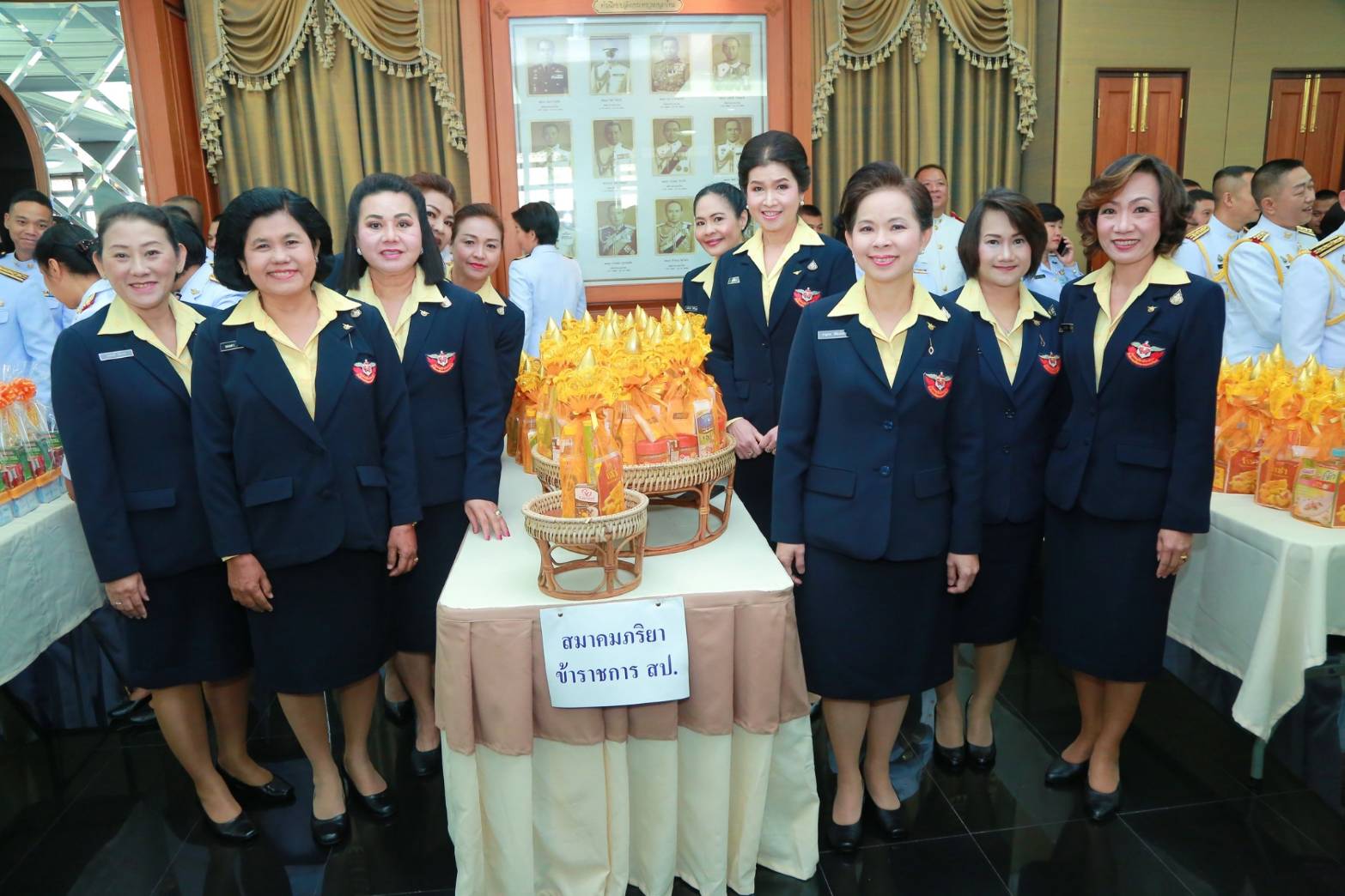 ๐๘๓ เมื่อวันที่ ๓๑ พฤษภาคม ๒๕๖๒ คุณรมิดา อินทรเจริญ นายกสมาคมภริยาฯ พร้อมด้วยคณะกรรมการฯ ร่วมพิธีเจริญพระพุทธมนต์ถวายพระพรชัยมงคล พิธีทำบุญตักบาตรและพิธีลงนามถวายพระพร เนื่องในโอกาสวันเฉลิมพระชนมพรรษา สมเด็จพระนางเจ้าฯ พระบรมราชินี ๔๑ พรรษา (๓ มิถุนายน ๒๕๖๒) ในศาลาว่าการกลาโหม กรุงเทพฯ