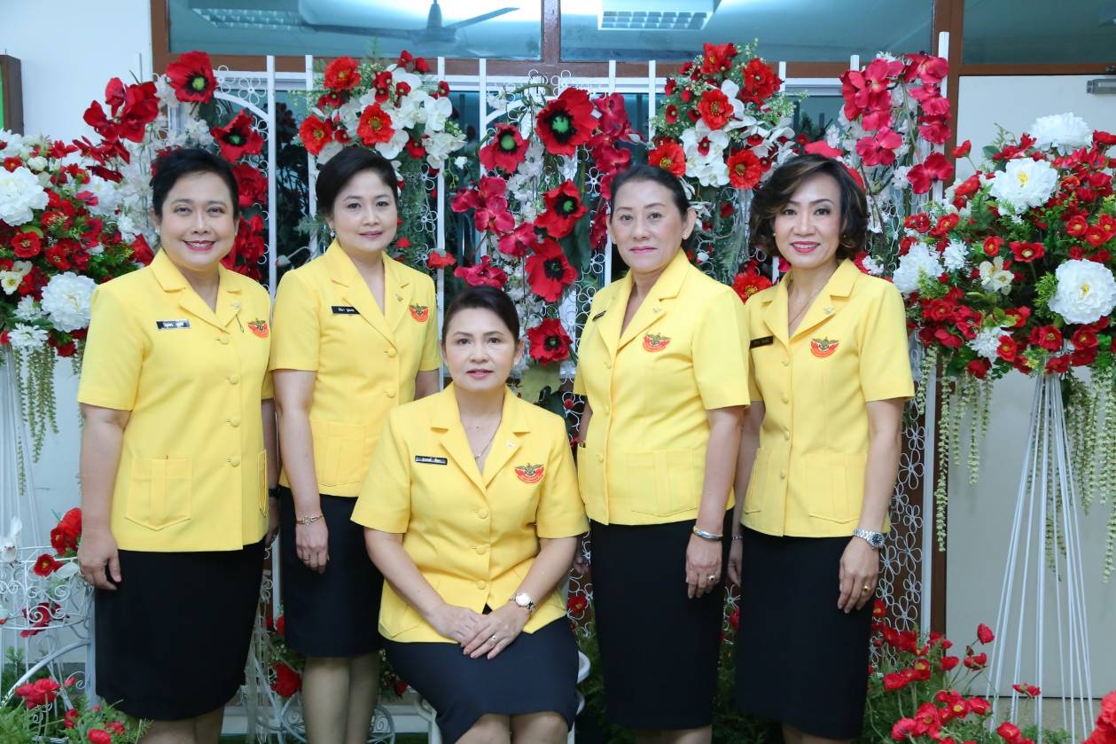 ๐๓๒ เมื่อวันที่ ๑๒ ธันวาคม ๒๕๖๑ คุณสุวภาคย์ ทัศนา เป็นผู้แทนนายกสมาคมภริยาฯ พร้อมด้วยคณะกรรมการสมาคมฯ ร่วมกิจกรรมตัดผมให้ทหารที่พักรักษาตัวอยู่ในโรงพยาบาล เนื่องในโอกาสวันพ่อแห่งชาติ ๕ ธันวามหาราช ณ รพ.ทหารผ่านศึก ถนนวิภาวดี กรุงเทพฯ