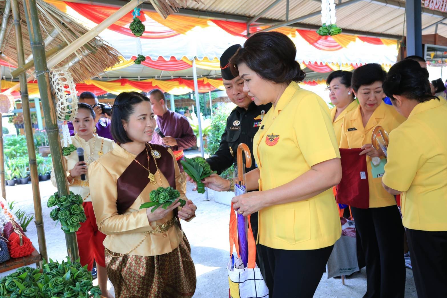 ๐๕๕ เมื่อวันที่ ๑๒ และวันพุธที่ ๑๓ กุมภาพันธ์ ๒๕๖๒ นายกสมาคมภริยาฯ พร้อมด้วยคณะกรรมการฯ เดินทางไปตรวจเยี่ยมโครงการต่างๆของสมาคมฯ ในพื้นที่ของศูนย์อำนวยการสร้างอาวุธ ศูนย์การอุตสาหกรรมป้องกันประเทศและพลังงานทหาร จังหวัดลพบุรี