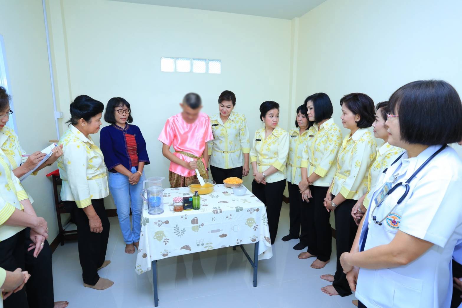 ๐๕๕ เมื่อวันที่ ๑๒ และวันพุธที่ ๑๓ กุมภาพันธ์ ๒๕๖๒ นายกสมาคมภริยาฯ พร้อมด้วยคณะกรรมการฯ เดินทางไปตรวจเยี่ยมโครงการต่างๆของสมาคมฯ ในพื้นที่ของศูนย์อำนวยการสร้างอาวุธ ศูนย์การอุตสาหกรรมป้องกันประเทศและพลังงานทหาร จังหวัดลพบุรี