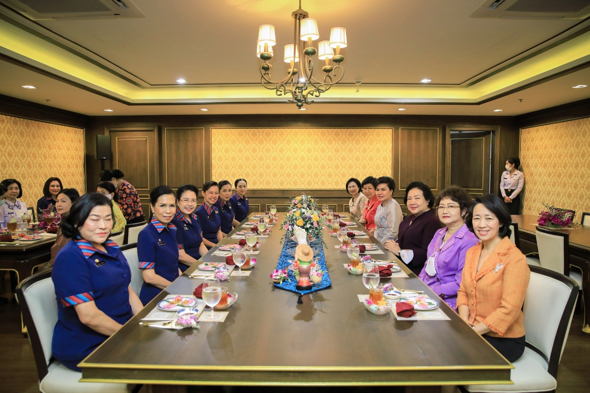 ๐๓๔ นายกสมาคมฯ ต้อนรับคุณบุษกร ศรีสวัสดิ์ นายกสมาคมแม่บ้านกองบัญชาการกองทัพไทย