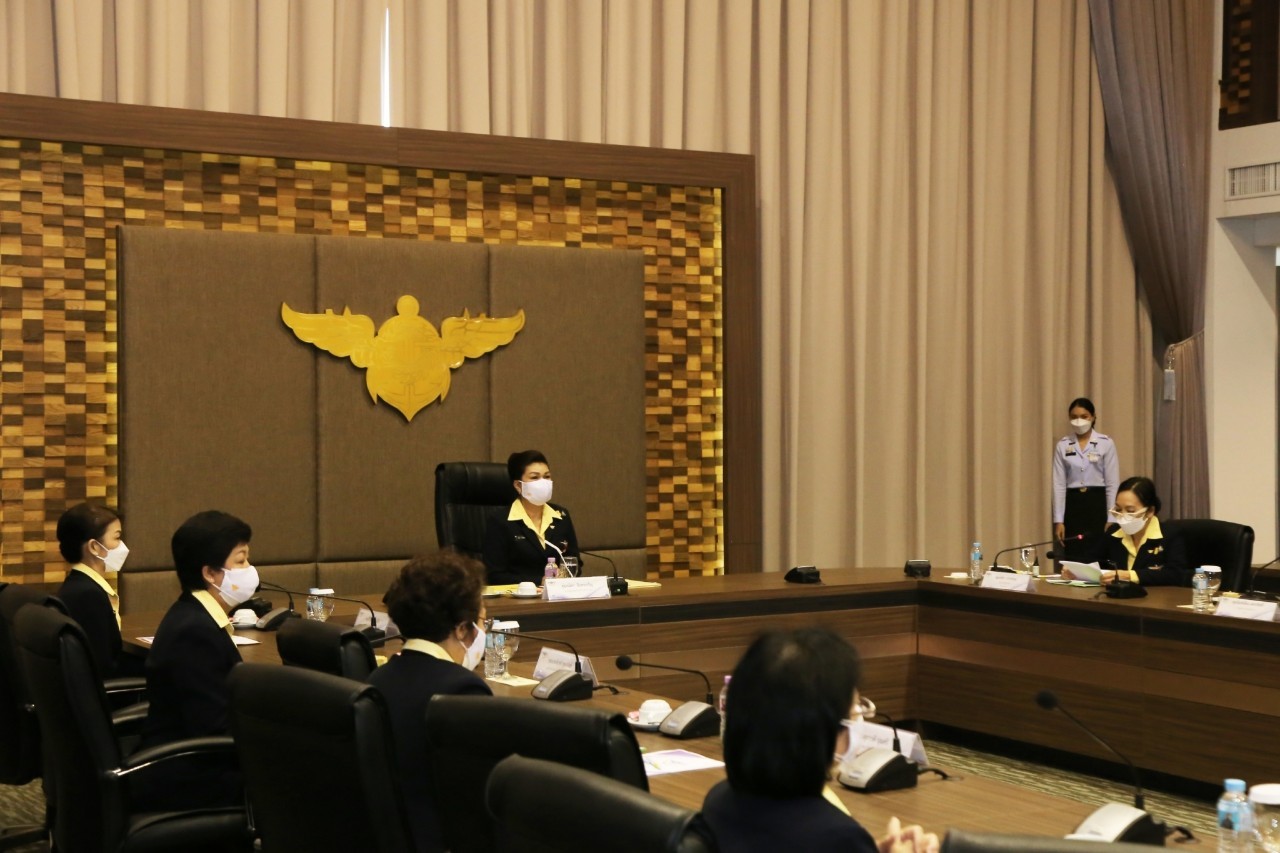 ๐๕๖ นายกสมาคมภริยาฯ เป็นประธานการประชุมปิดปีงบประมาณ ประจำปี ๒๕๖๔