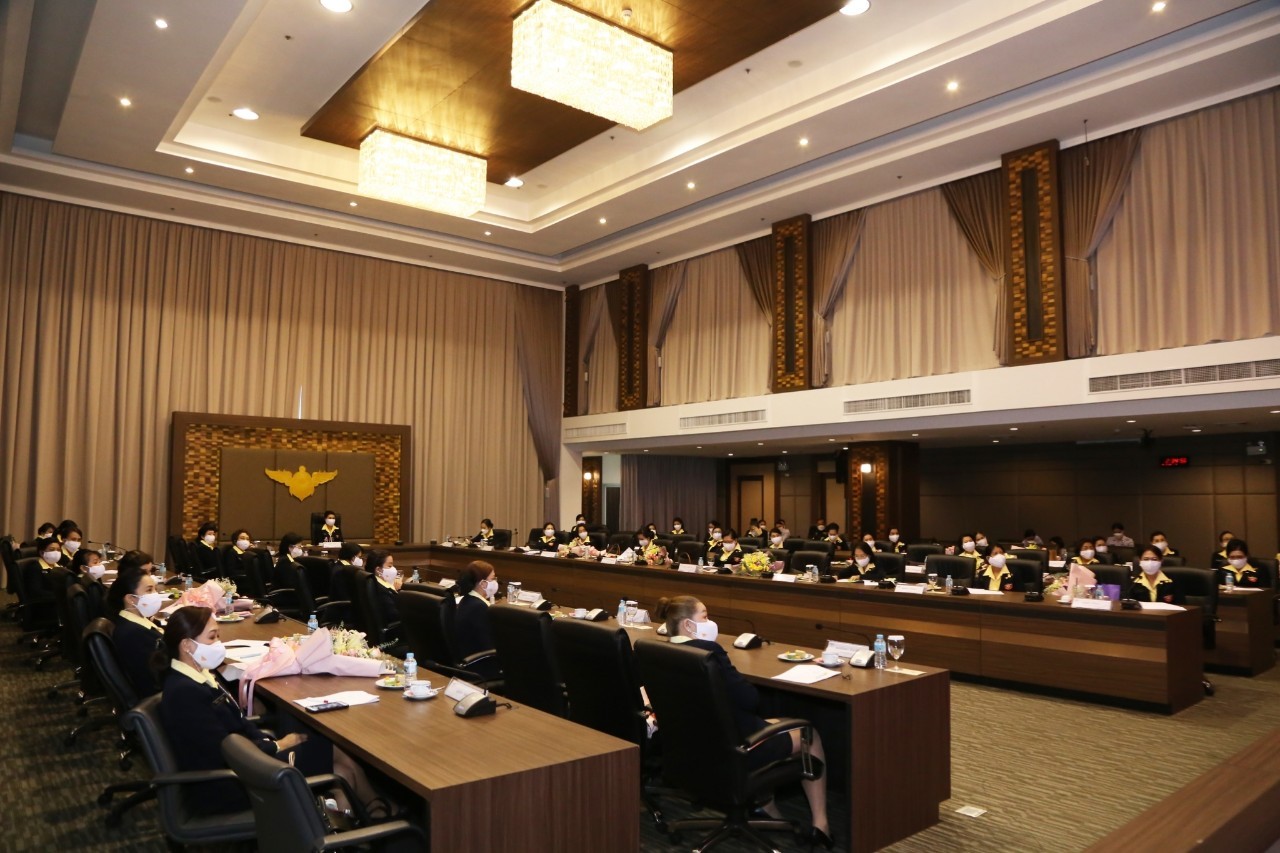 ๐๕๖ นายกสมาคมภริยาฯ เป็นประธานการประชุมปิดปีงบประมาณ ประจำปี ๒๕๖๔