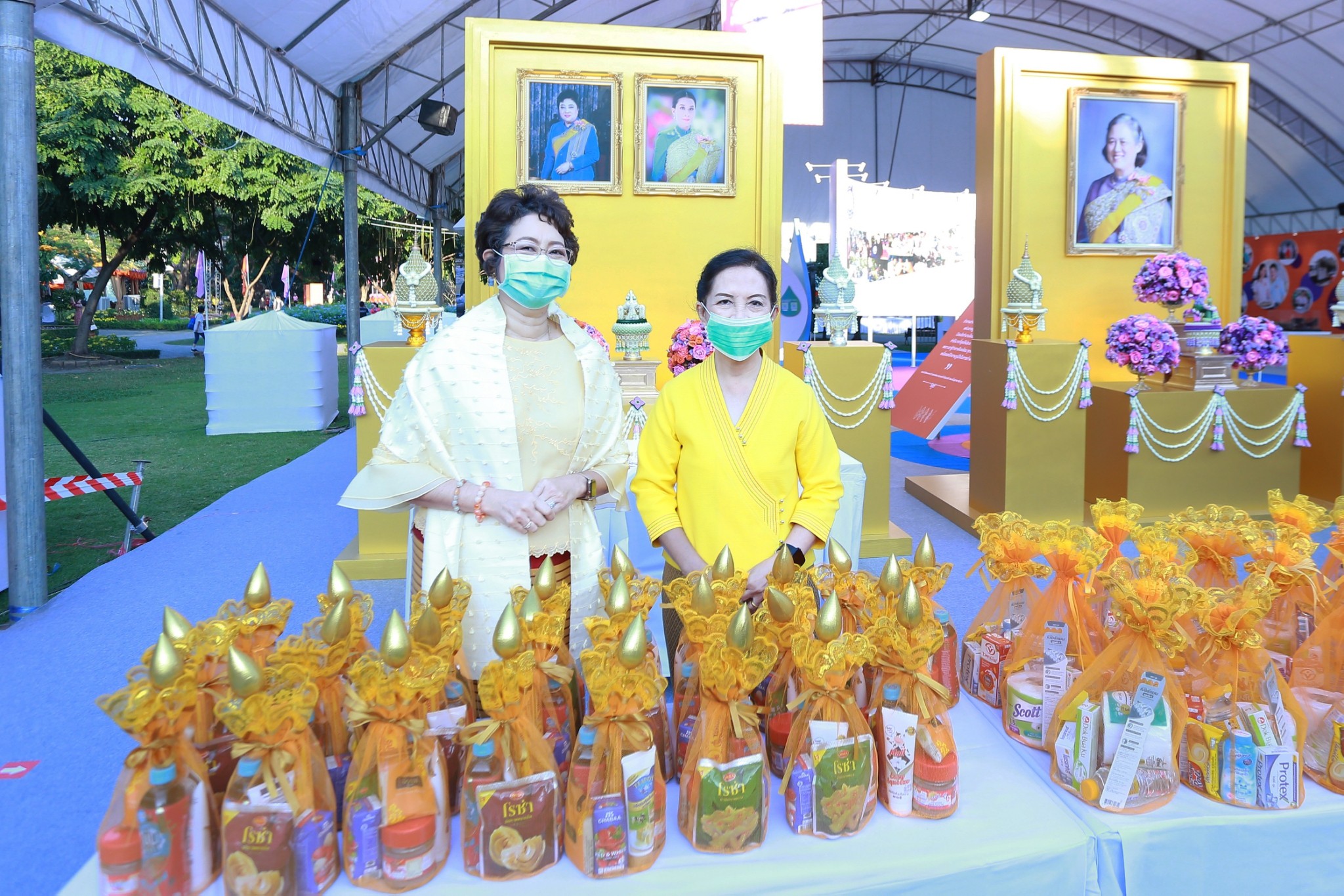 ๐๒๘ คณะกรรมการสมาคมฯ เข้าร่วมพิธีทำบุญตักบาตรและพิธีสวดพระพุทธมนต์ถวายเป็นพระราชกุศลแด่พระบาทสมเด็จพระบรมชนกาธิเบศร มหาภูมิพลอดุลยเดชมหาราช บรมนาถบพิตร