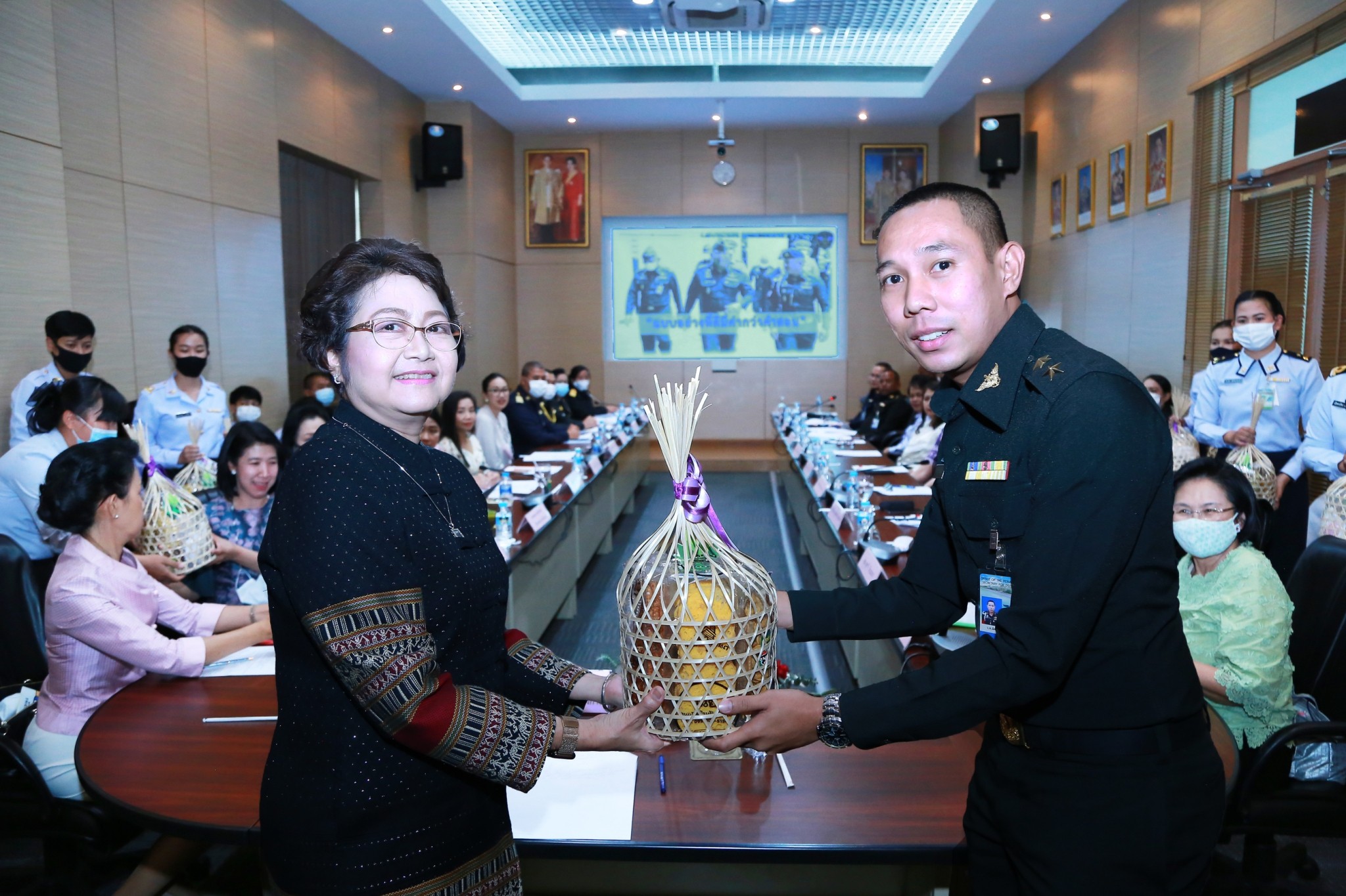 ๐๑๗ การประชุมโครงการของสมาคมฯ เพื่อรับฟังรายงานผลการดำเนินงาน ในปีที่ผ่านมา ของหน่วยขึ้นตรงในสังกัดสำนักงานปลัดกระทรวงกลาโหม และมอบนโยบายในการจัดกิจกรรมโครงการปี ๒๕๖๔