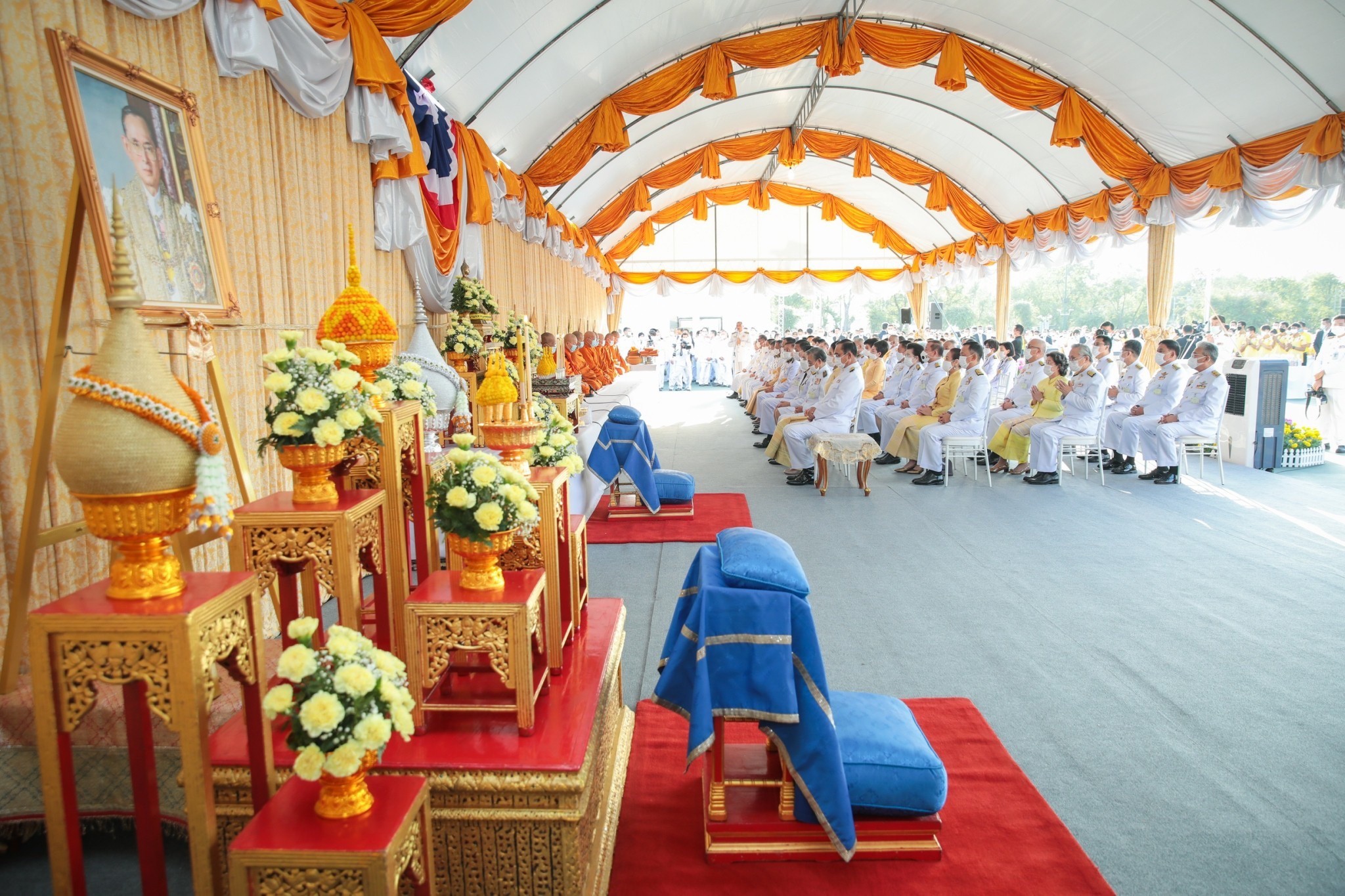 ๐๒๗ นายกสมาคมฯ ร่วม​พิธีถวายบังคมและพิธีวางพานพุ่มเพื่อถวายสักการะพระบาทสมเด็จพระบรมชนกาธิเบศร ม...