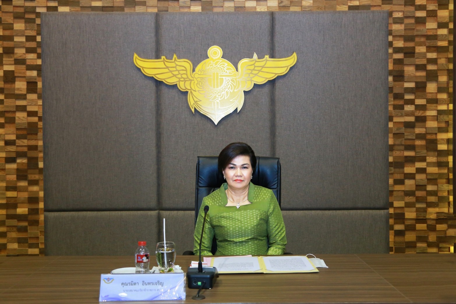 ๐๑๘ เมื่อวันจันทร์ที่ ๑๖ พฤศจิกายน ๒๕๖๓ คุณรมิดา อินทรเจริญ นายกสมาคมภริยาข้าราชการสำนักงานปลัดกระทรวงกลาโหม เป็นประธานการประชุมหารือเตรียมการจัดงาน “เพื่อนพึ่ง (ภาฯ)