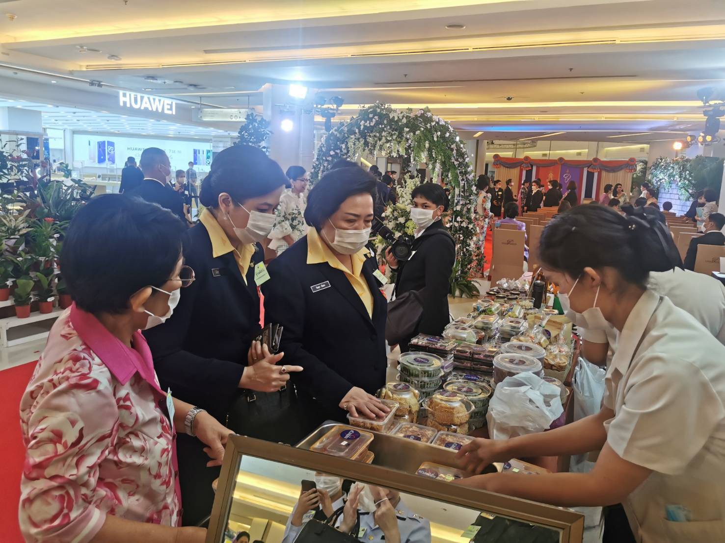 ๐๑๖ คณะกรรมการสมาคมภริยาข้าราชการสำนักงานปลัดกระทรวงกลาโหม ร่วมรับเสด็จ