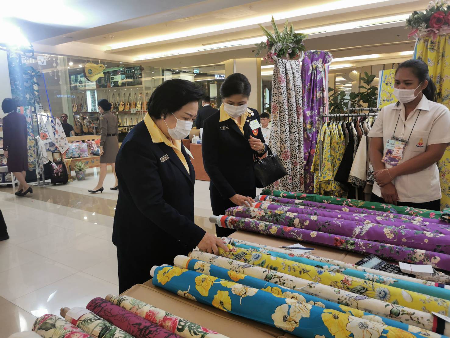 ๐๑๖ คณะกรรมการสมาคมภริยาข้าราชการสำนักงานปลัดกระทรวงกลาโหม ร่วมรับเสด็จ