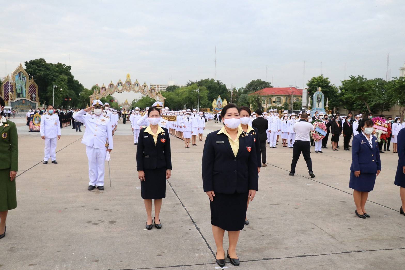 ๐๑๑ คณะกรรมการสมาคมฯ ร่วมพิธีวางพวงมาลาและถวายราชสักการะพระบรมราชานุสาวรีย์ รัชกาลที่ ๕