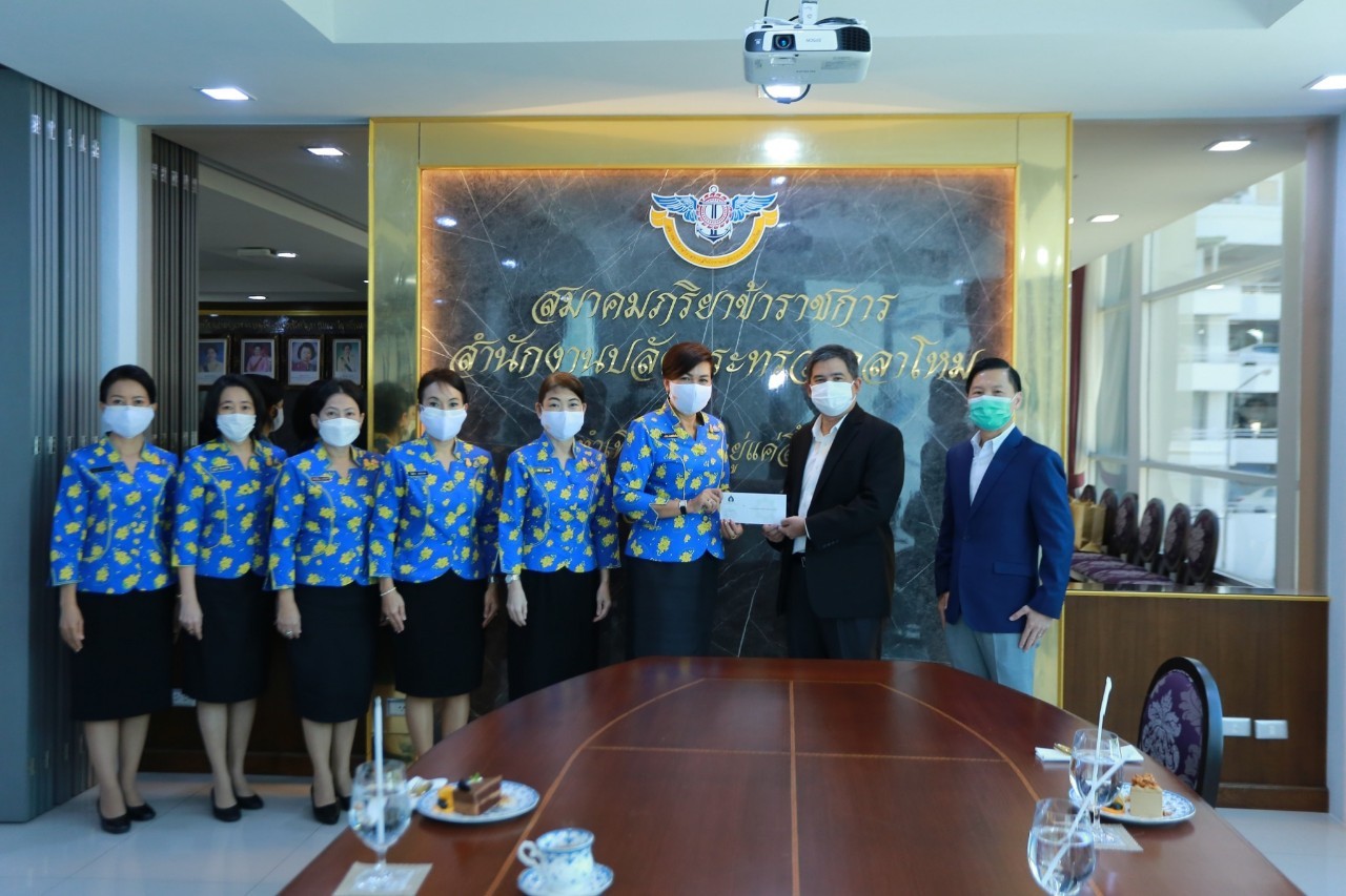 ๐๔๙ นายกสมาคมฯ รับมอบเงินสนับสนุนจากบริษัท ไทยเบฟเวอเรจ จำกัด (มหาชน)
