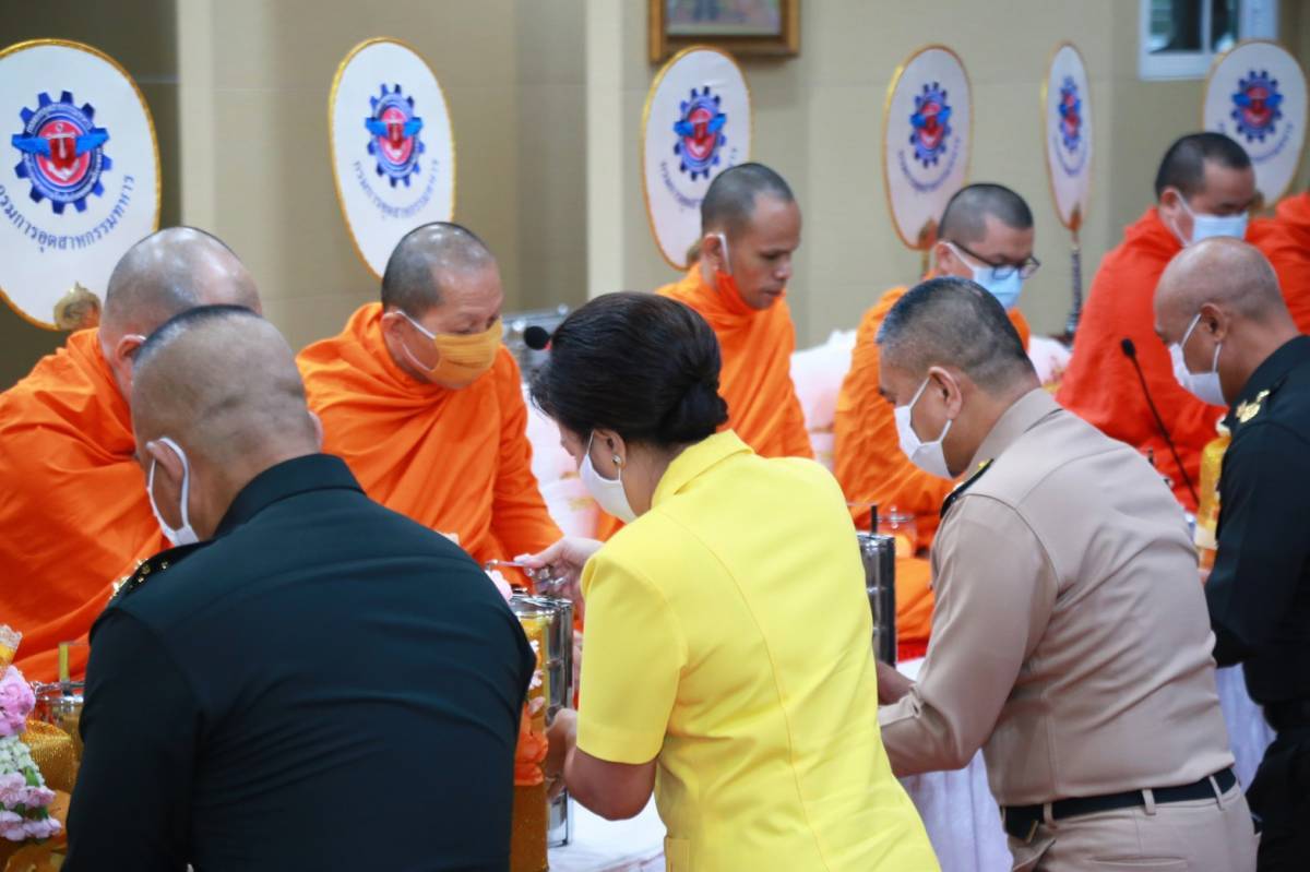 ๐๐๔ นายกสมาคมภริยาข้าราชการสำนักงานปลัดกระทรวงกลาโหม ร่วมงานวันคล้ายวันสถาปนากรมการอุตสาหกรรมทหาร