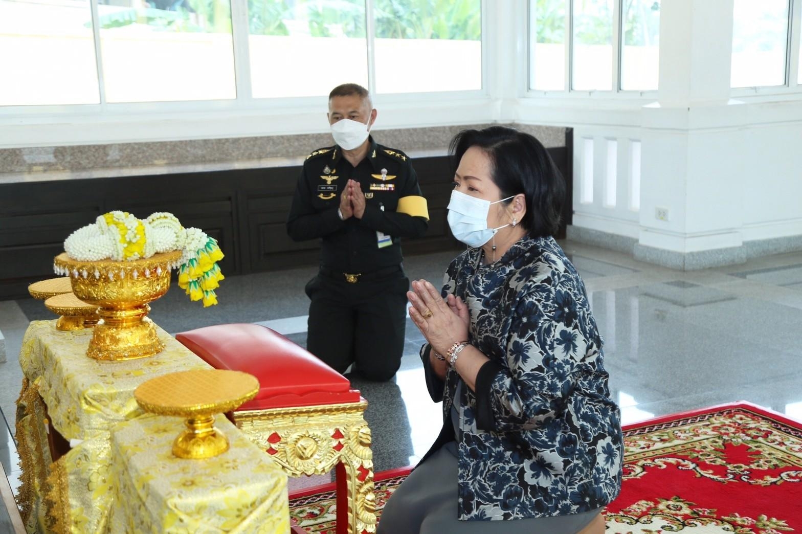 ๐๐๒ นายกสมาคมฯ และอุปนายกฯ เข้าสักการะสิ่งศักดิ์สิทธิ์ ณ พื้นที่ศรีสมาน