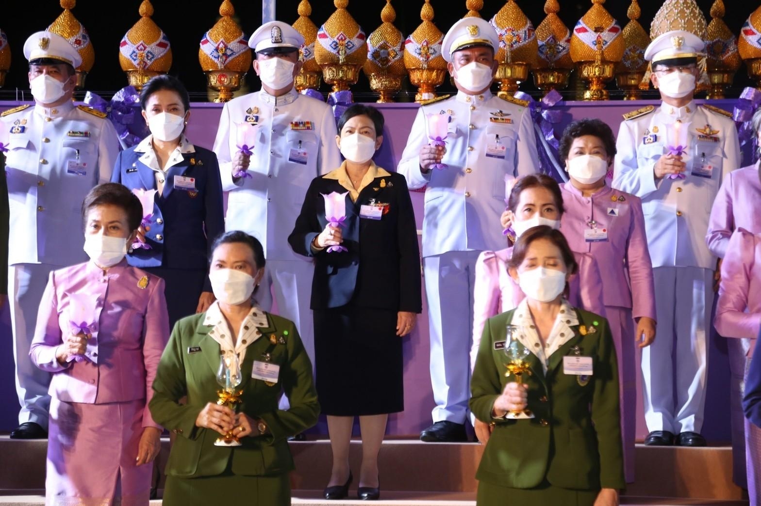 ๐๖๘ พิธีถวายเครื่องราชสักการะและวางพานพุ่ม และพิธีจุดเทียนถวายพระพรชัยมงคล เนื่องในโอกาสวันเฉลิมพระชนมพรรษาสมเด็จพระนางเจ้าฯ พระบรมราชินี