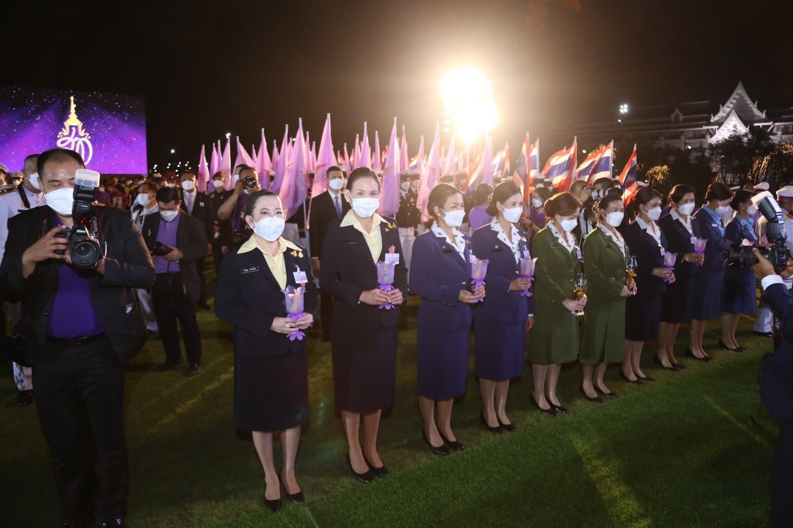 ๐๖๘ พิธีถวายเครื่องราชสักการะและวางพานพุ่ม และพิธีจุดเทียนถวายพระพรชัยมงคล เนื่องในโอกาสวันเฉลิมพระชนมพรรษาสมเด็จพระนางเจ้าฯ พระบรมราชินี