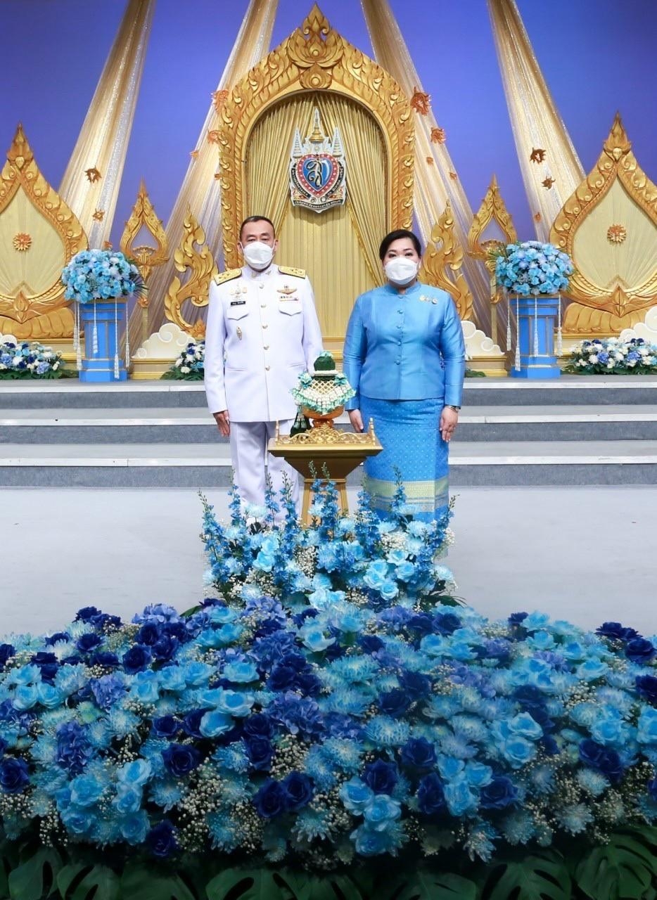 ๐๘๐ ปลัดกระทรวงกลาโหม พร้อมด้วยนายก สคภ.สป. นำคณะนายทหารชั้นผู้ใหญ่พร้อมภริยา บันทึกเทปโทรทัศน์อาเศียรวาทถวายพระพรชัยมงคล เนื่องในโอกาสวันเฉลิมพระชนมพรรษา สมเด็จพระนางเจ้าสิริกิติ์ พระบรมราชินีนาถ พระบรมราชชนนีพันปีหลวง ๙๐ พรรษา