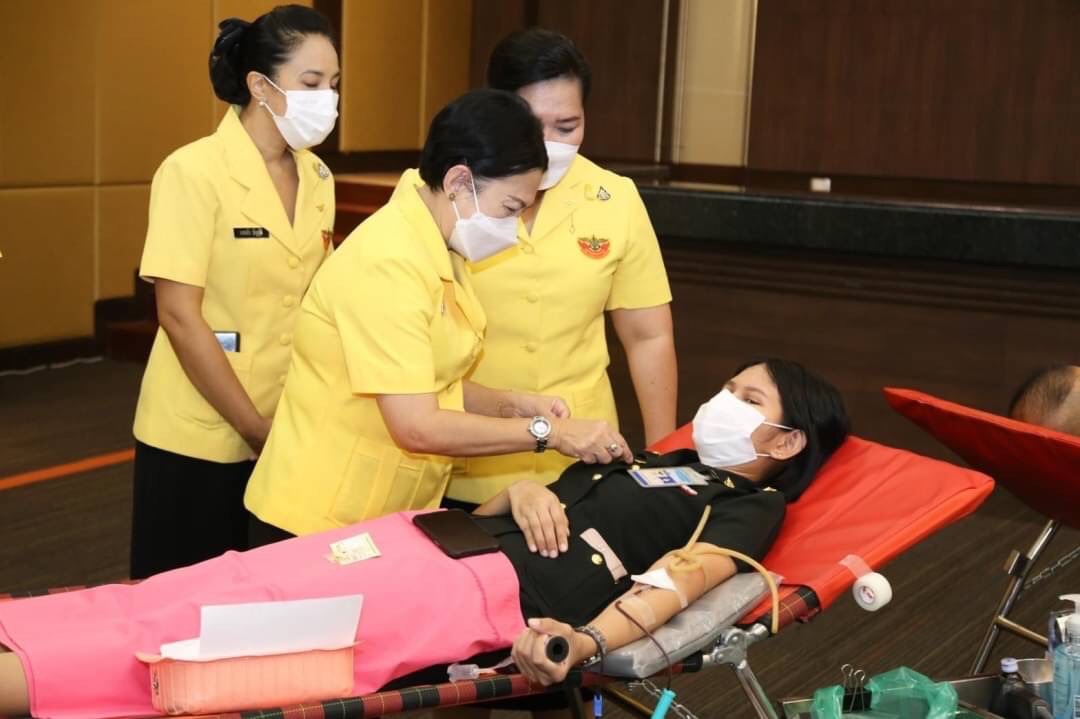 ๐๕๕ อุปนายก สคภ.สป. พร้อมด้วยคณะกรรมการสมาคมฯ ร่วมกิจกรรมบริจาคโลหิตถวายเป็นพระราชกุศล