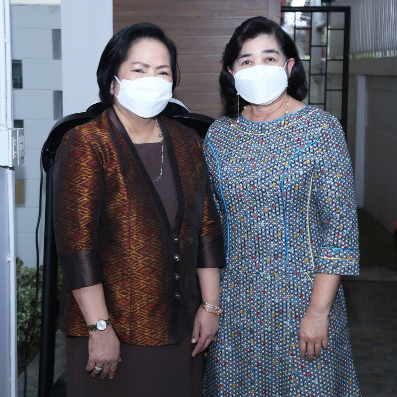 ๐๑๖ นายก สคภ.สป. นำคณะเข้าเยี่ยมคารวะ คุณวิภาพร ช้างมงคล