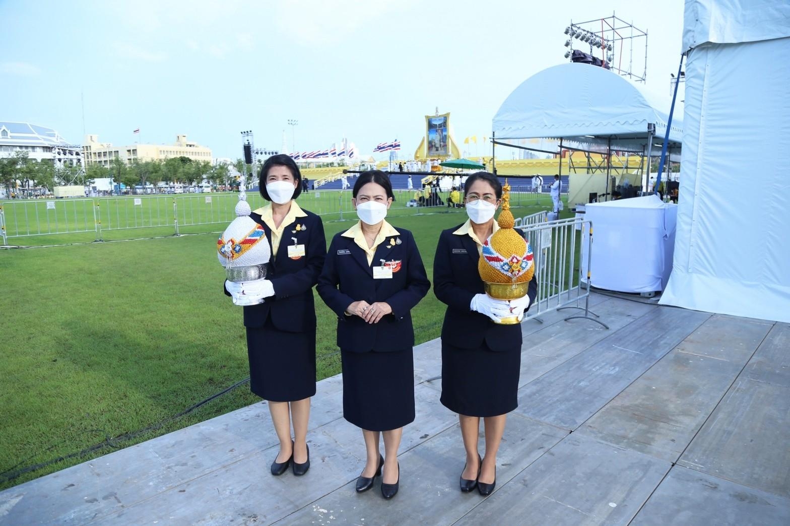 ๐๗๘ พิธีถวายเครื่องราชสักการะและวางพานพุ่ม และพิธีจุดเทียนถวายพระพรชัยมงคล เนื่องในโอกาสวันเฉลิมพระชนมพรรษาพระบาทสมเด็จพระเจ้าอยู่หัว ๗๐ พรรษา