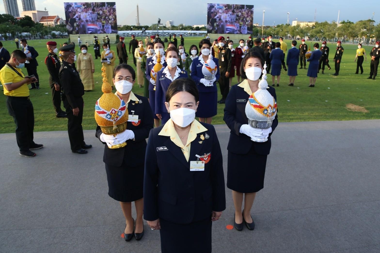 ๐๗๘ พิธีถวายเครื่องราชสักการะและวางพานพุ่ม และพิธีจุดเทียนถวายพระพรชัยมงคล เนื่องในโอกาสวันเฉลิมพระชนมพรรษาพระบาทสมเด็จพระเจ้าอยู่หัว ๗๐ พรรษา