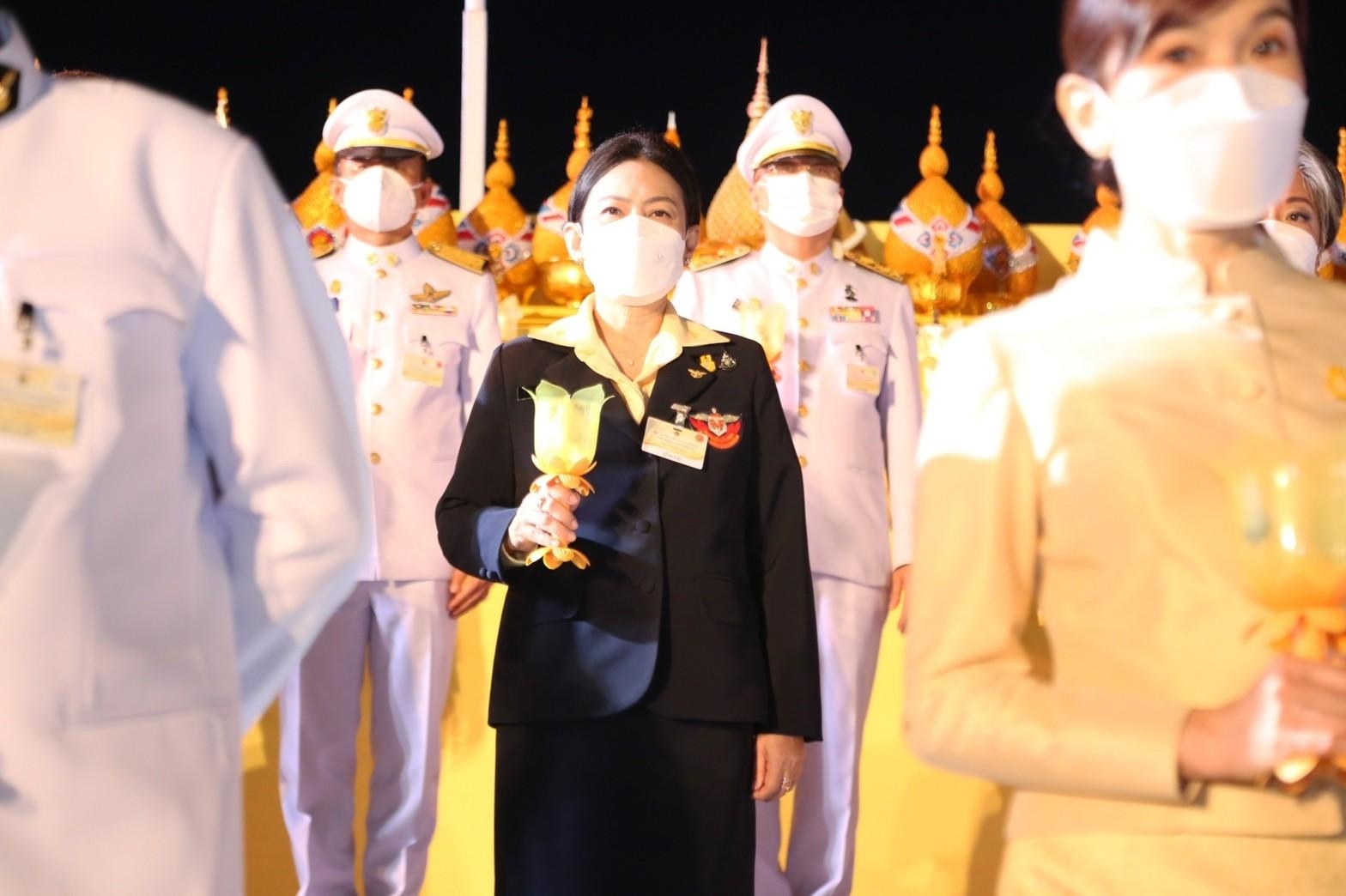 ๐๗๘ พิธีถวายเครื่องราชสักการะและวางพานพุ่ม และพิธีจุดเทียนถวายพระพรชัยมงคล เนื่องในโอกาสวันเฉลิมพระชนมพรรษาพระบาทสมเด็จพระเจ้าอยู่หัว ๗๐ พรรษา