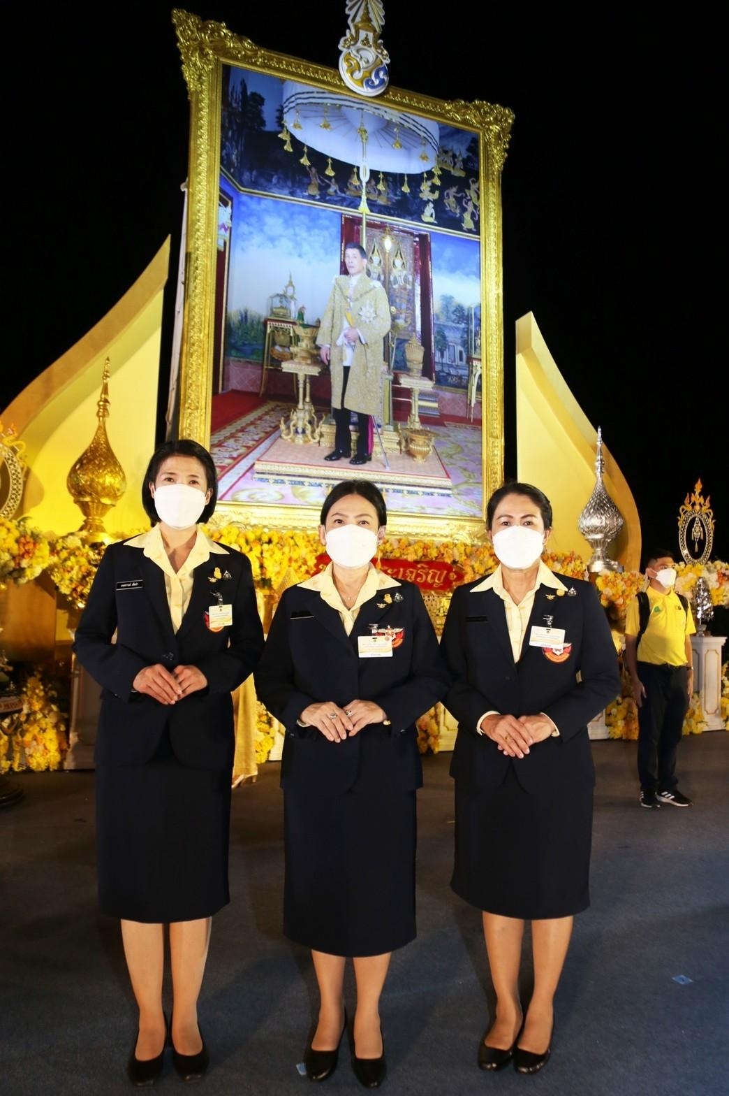 ๐๗๘ พิธีถวายเครื่องราชสักการะและวางพานพุ่ม และพิธีจุดเทียนถวายพระพรชัยมงคล เนื่องในโอกาสวันเฉลิมพระชนมพรรษาพระบาทสมเด็จพระเจ้าอยู่หัว ๗๐ พรรษา