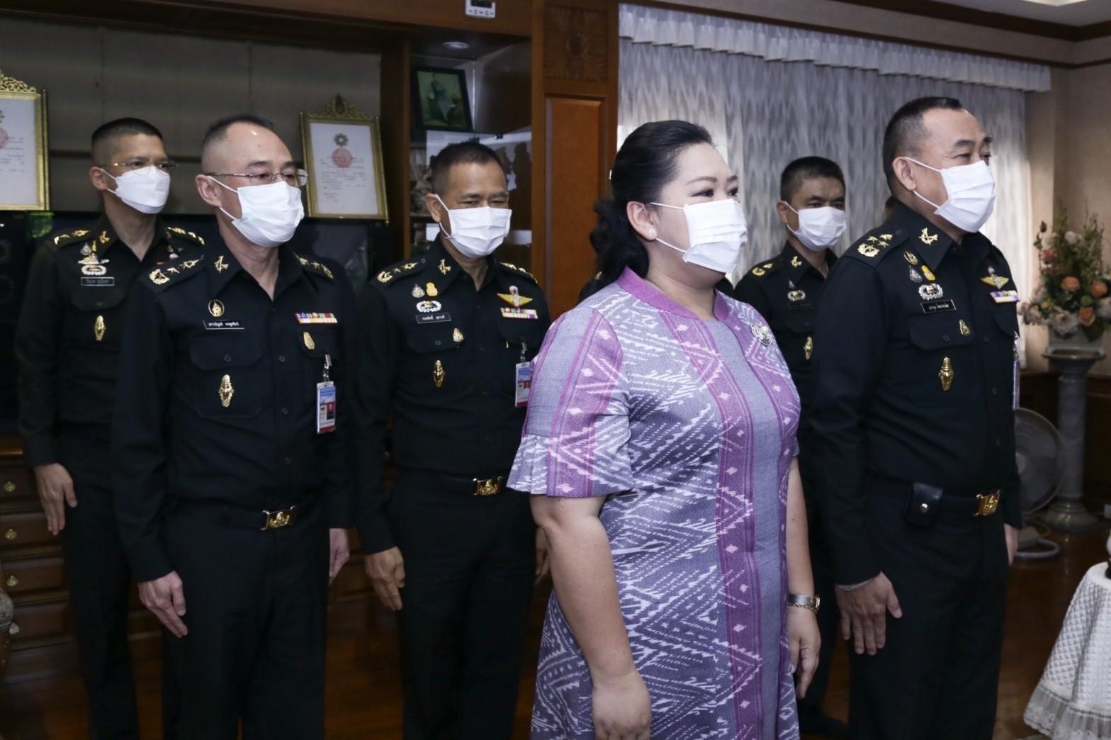 ๐๔๔ อุปนายก สคภ.สป. ร่วมคณะ พลเอก สราวุธ รัชตะนาวิน รองปลัดกระทรวงกลาโหม เข้าอำนวยพรและขอรับพรเนื่องในโอกาสวันขึ้นปีใหม่ จาก พล.อ.ธีรเดช มีเพียร และคุณหญิงกรกช มีเพียร (๖ ม.ค.๖๕)
