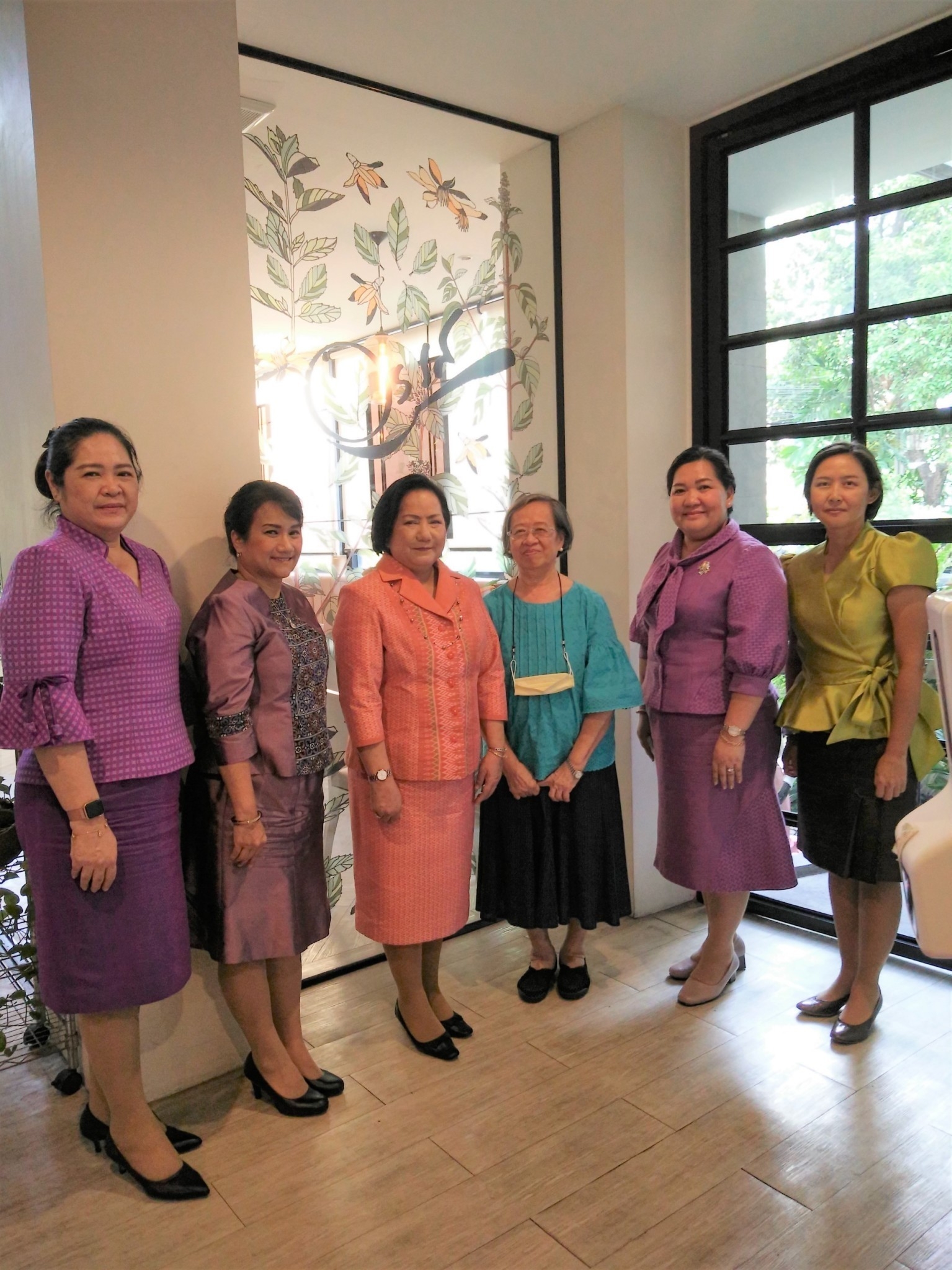 ๐๑๓ นายก สคภ.สป. นำคณะเข้าเยี่ยมคารวะคุณหญิงอรพรรณ ศศิประภา