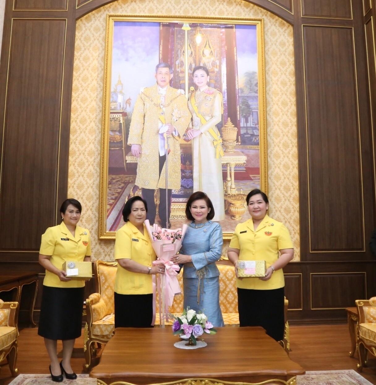 ๐๑๔ นายก สคภ.สป. นำคณะเข้าเยี่ยมคารวะคุณผ่องพรรณ จันทร์โอชา