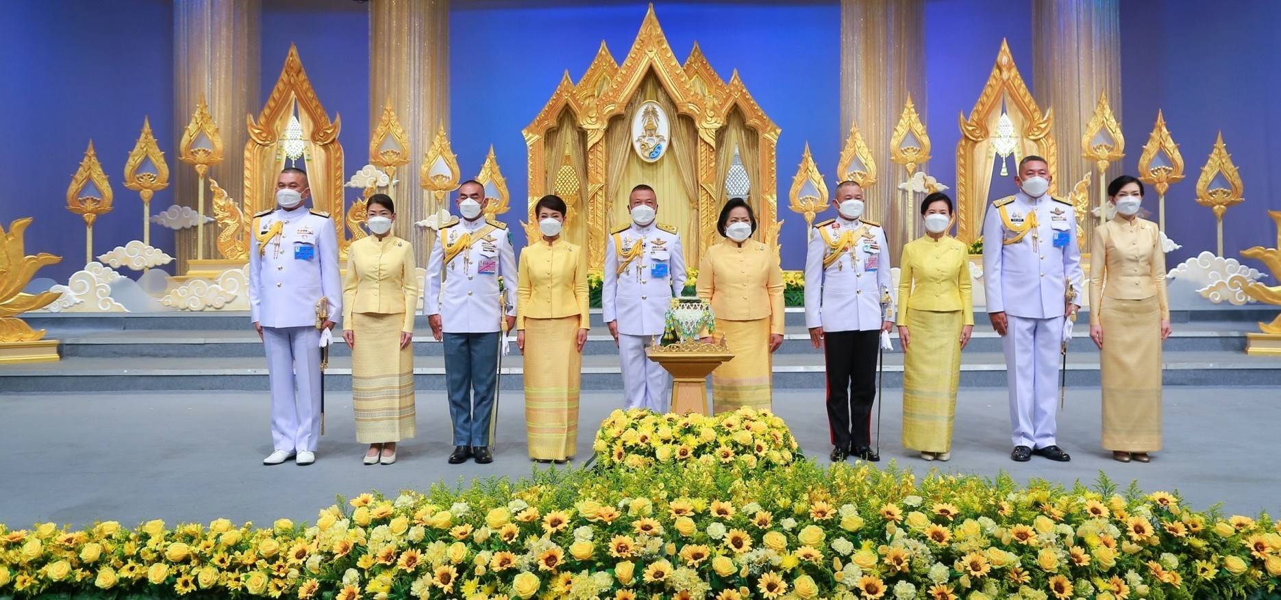 ๐๗๑ ปล.กห. พร้อมด้วยนายก สคภ.สป. นำคณะนายทหารชั้นผู้ใหญ่พร้อมภริยา บันทึกเทปโทรทัศน์อาเศียรวาทถวายพระพรชัยมงคล เนื่องในโอกาสวันเฉลิมพระชนมพรรษา พระบาทสมเด็จพระเจ้าอยู่หัว ๗๐ พรรษา