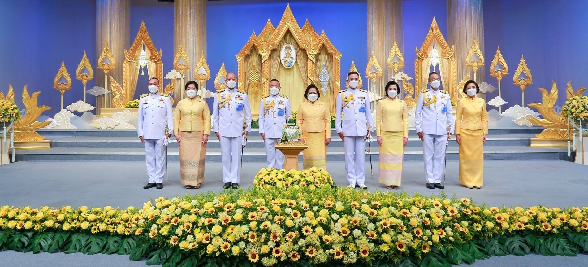 ๐๗๑ ปล.กห. พร้อมด้วยนายก สคภ.สป. นำคณะนายทหารชั้นผู้ใหญ่พร้อมภริยา บันทึกเทปโทรทัศน์อาเศียรวาทถวายพระพรชัยมงคล เนื่องในโอกาสวันเฉลิมพระชนมพรรษา พระบาทสมเด็จพระเจ้าอยู่หัว ๗๐ พรรษา