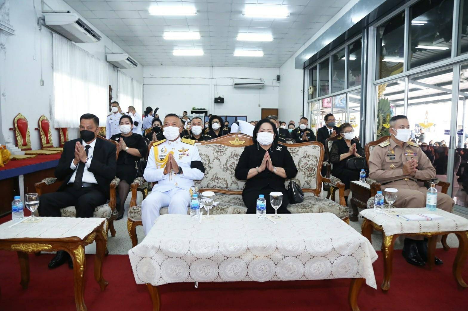 ๐๕๗ สมาคมภริยาข้าราชการสำนักงานปลัดกระทรวงกลาโหม เป็นเจ้าภาพร่วมพิธีสวดพระอภิธรรม พลตรี คมกฤช วัฒกร