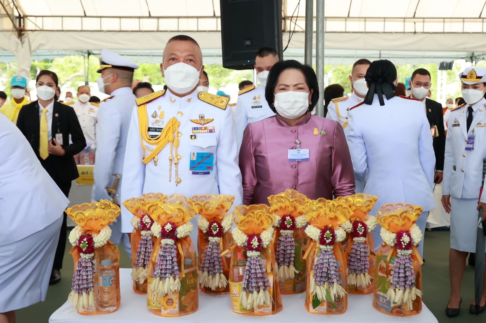 ๐๖๗ ปลัดกระทรวงกลาโหมและนายก สคภ.สป. ร่วมพิธีทำบุญตักบาตรถวายพระราชกุศล เนื่องในโอกาสวันเฉลิมพระชนมพรรษาสมเด็จพระนางเจ้าฯ พระบรมราชินี